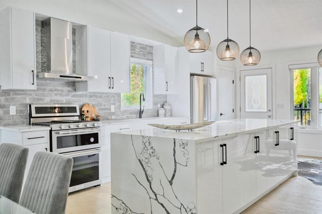 941 west chestermere Drive 