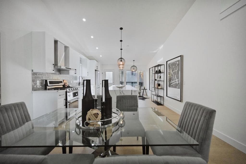 941 west chestermere Drive 
