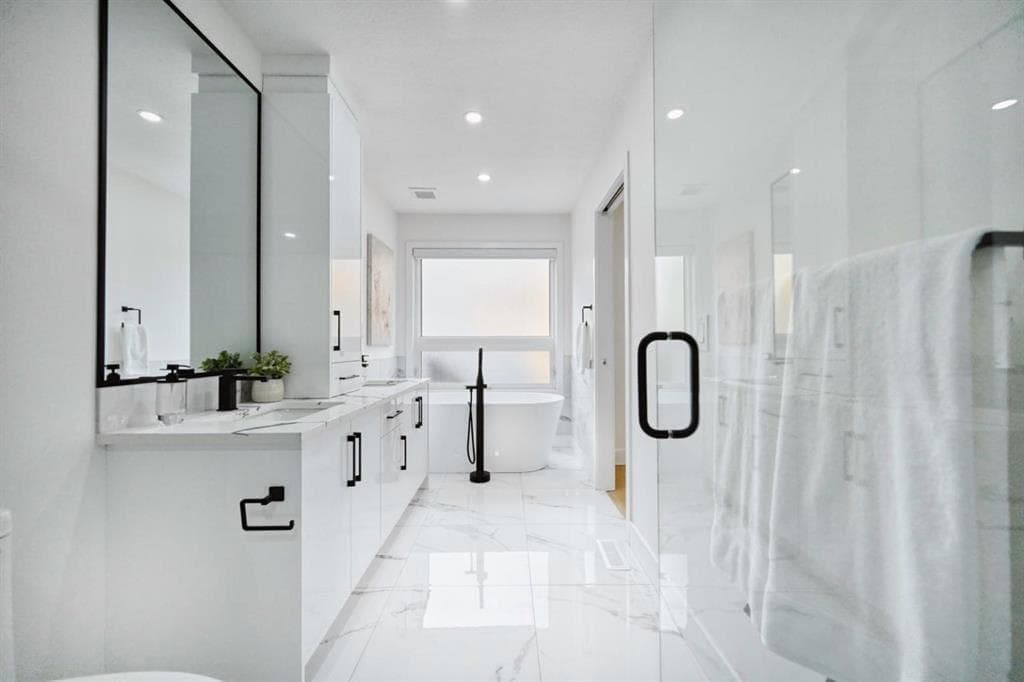 941 west chestermere Drive 