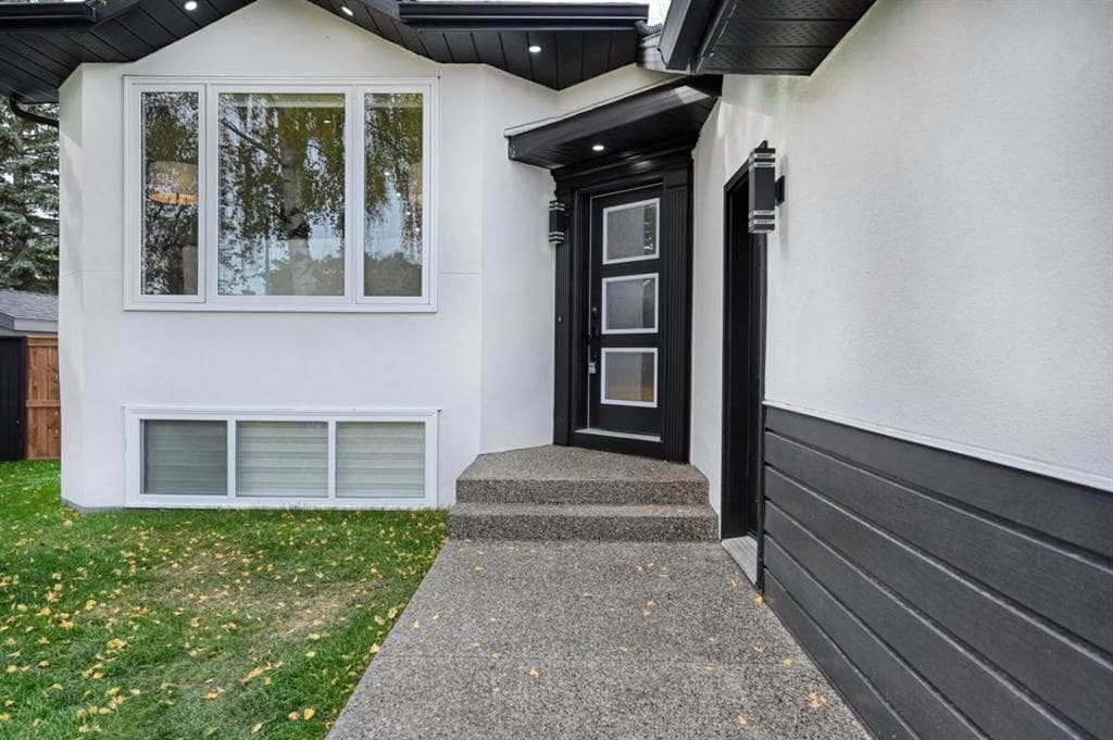 941 west chestermere Drive 