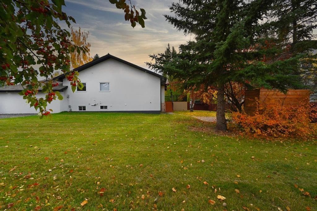 941 west chestermere Drive 