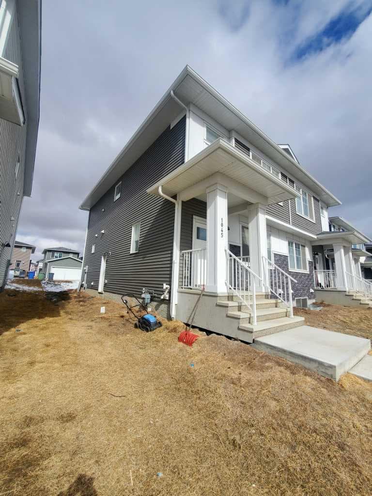 1045 West Lakeview Drive 