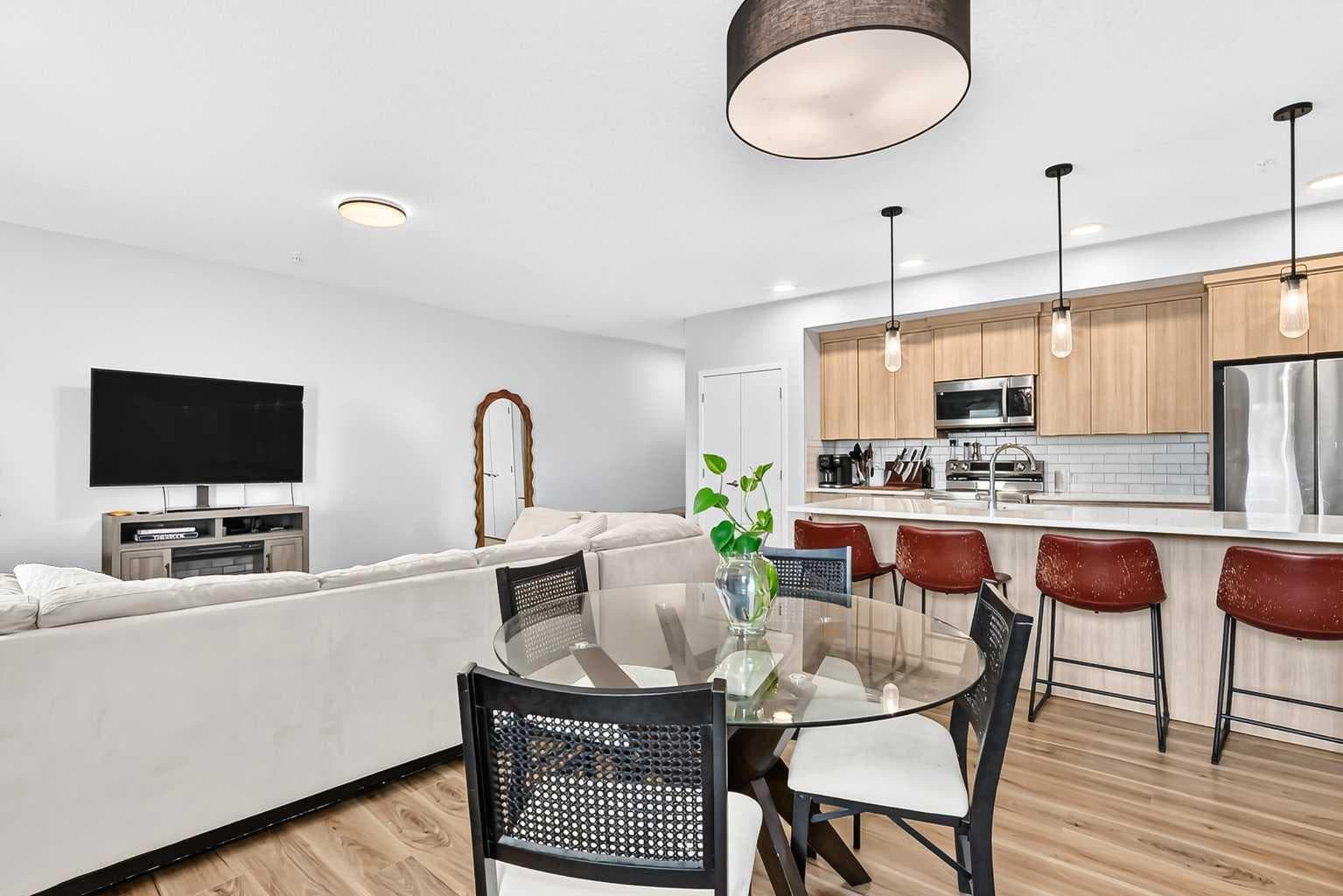 3208, 220 Seton Grove SE