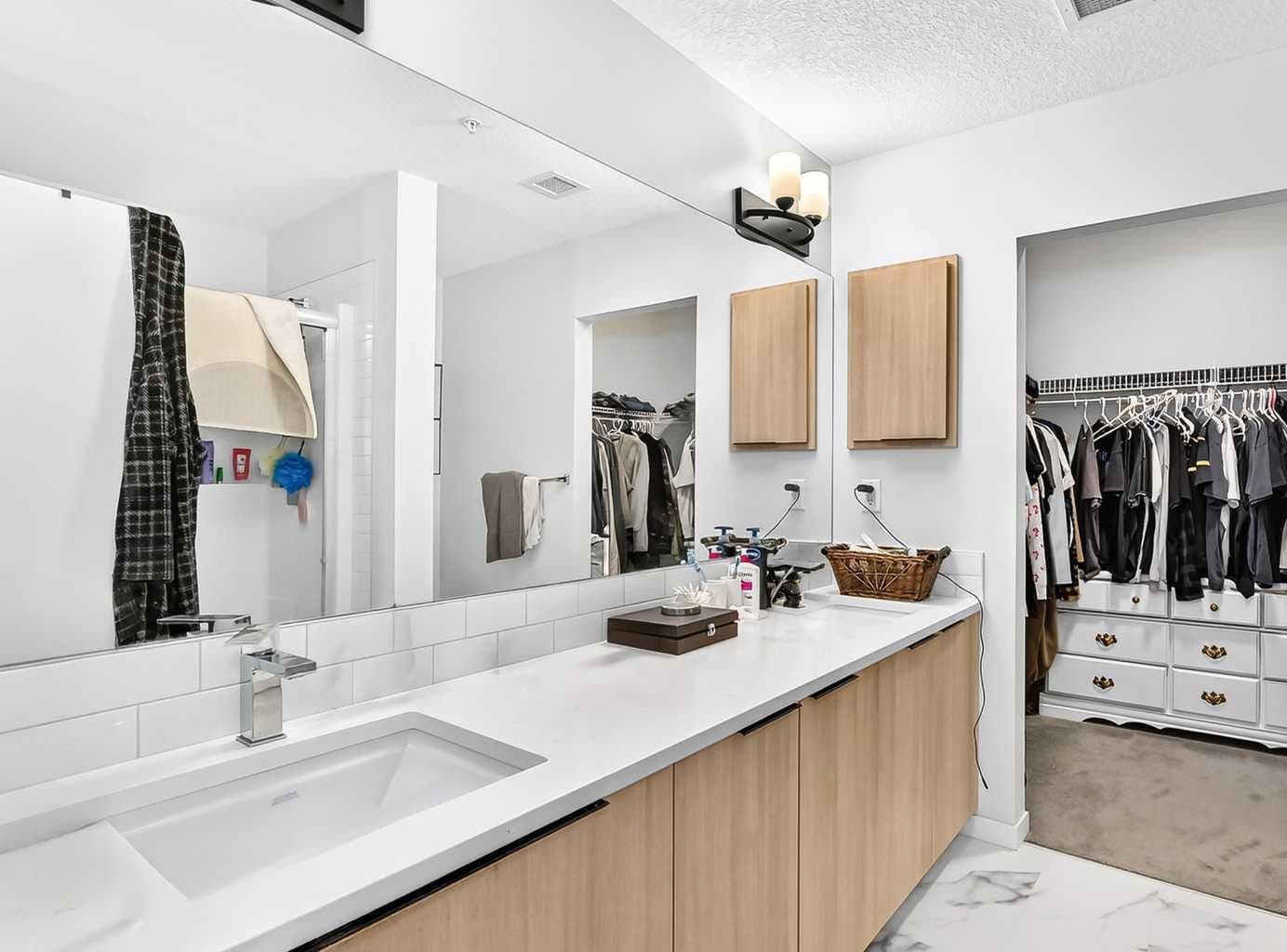 3208, 220 Seton Grove SE