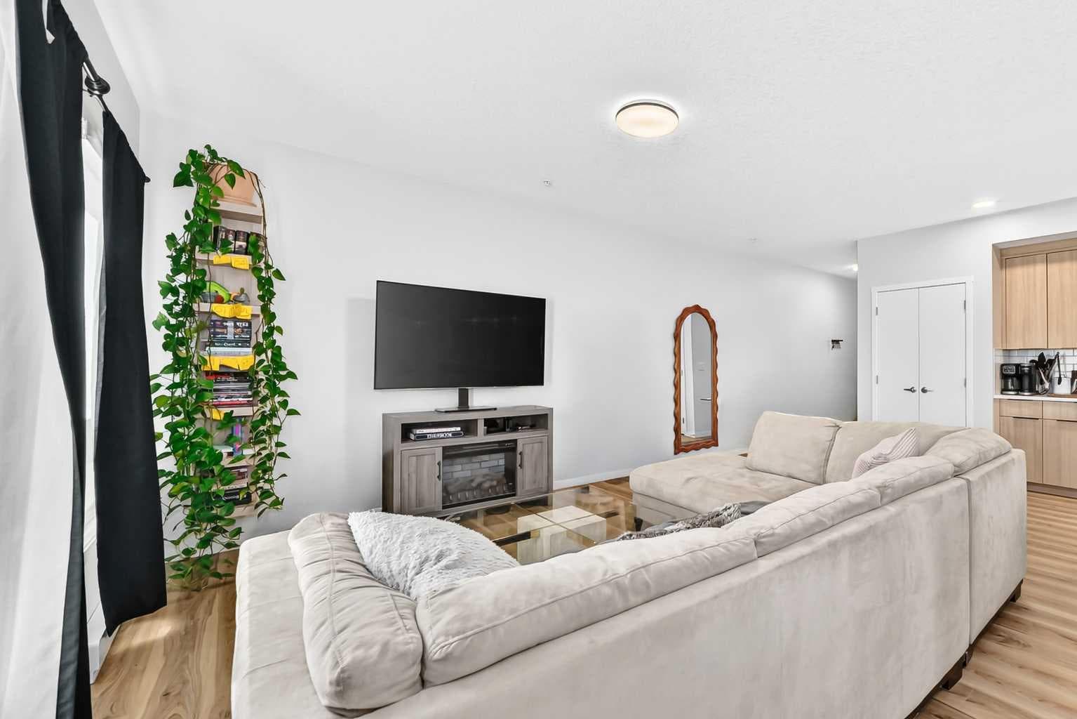 3208, 220 Seton Grove SE
