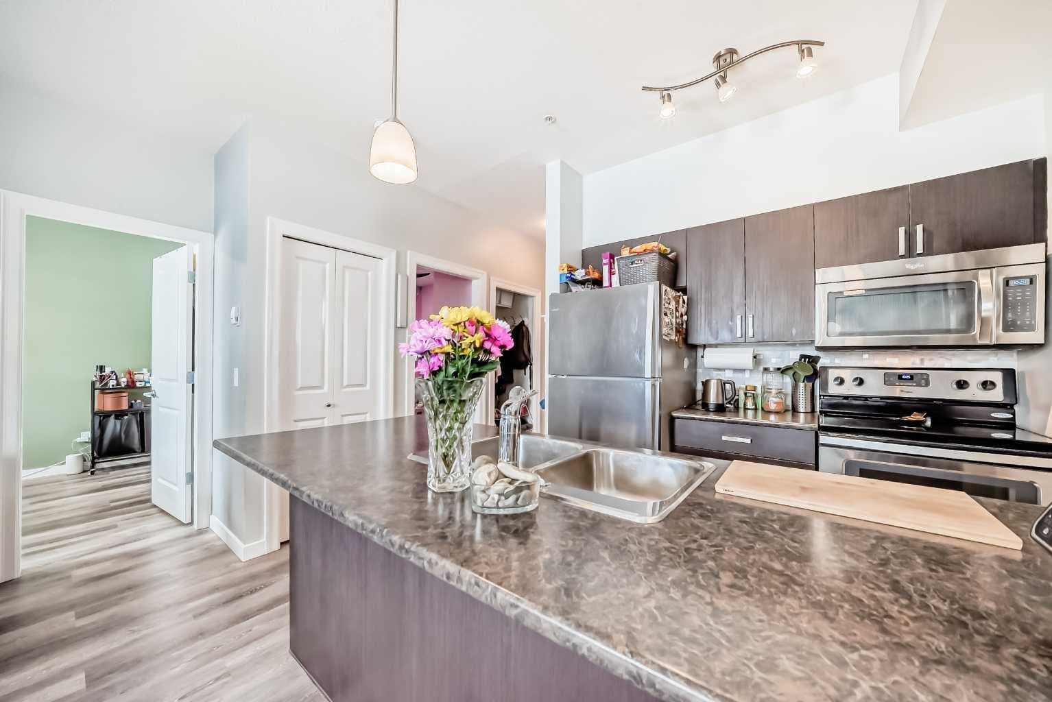 101, 117 Copperpond Common SE