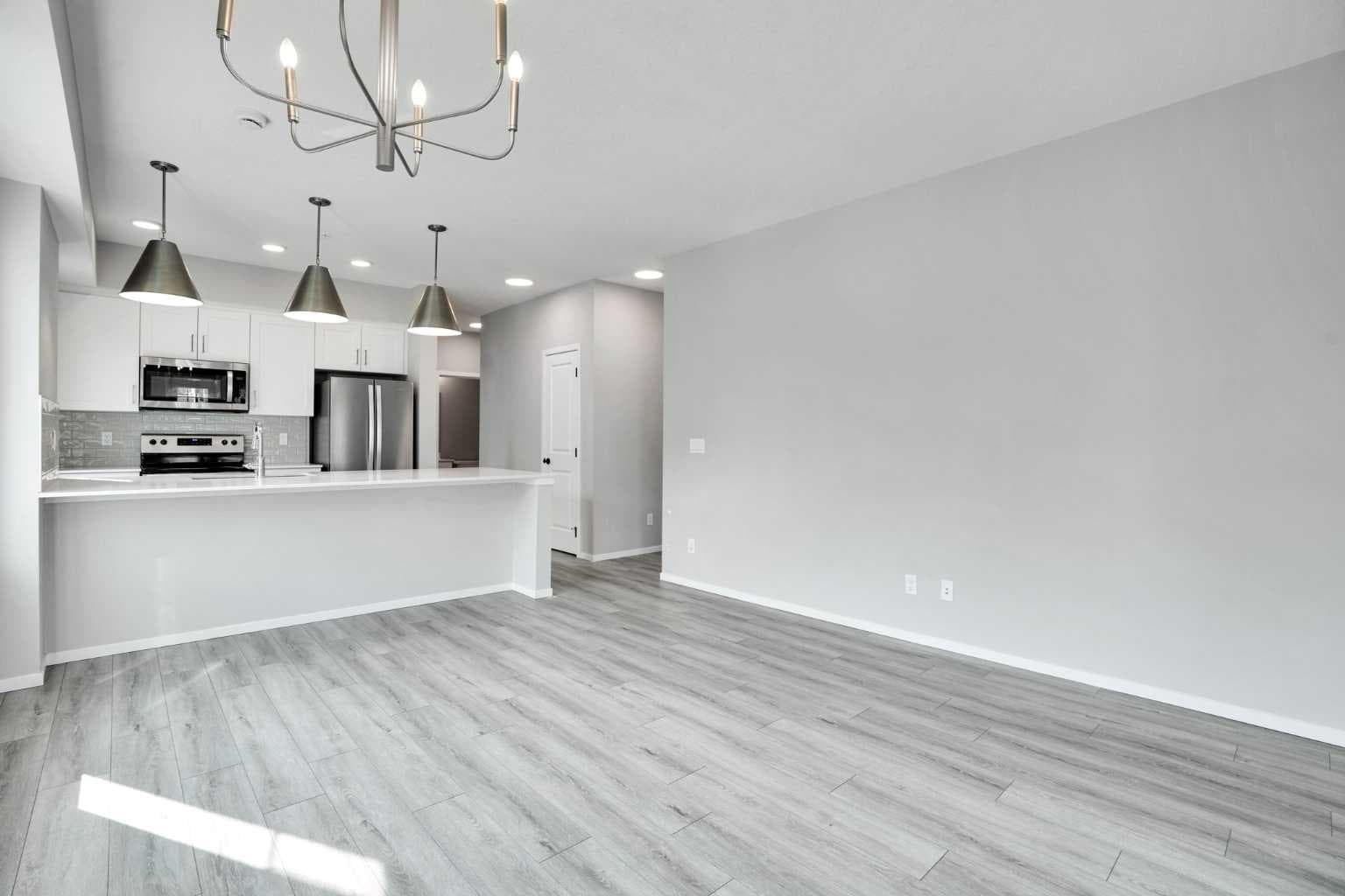 210, 140 Mahogany Street SE