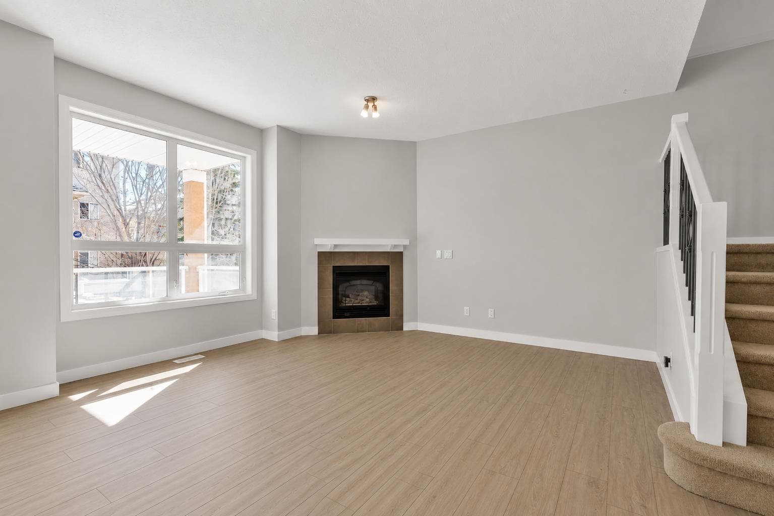34 Royal Manor NW