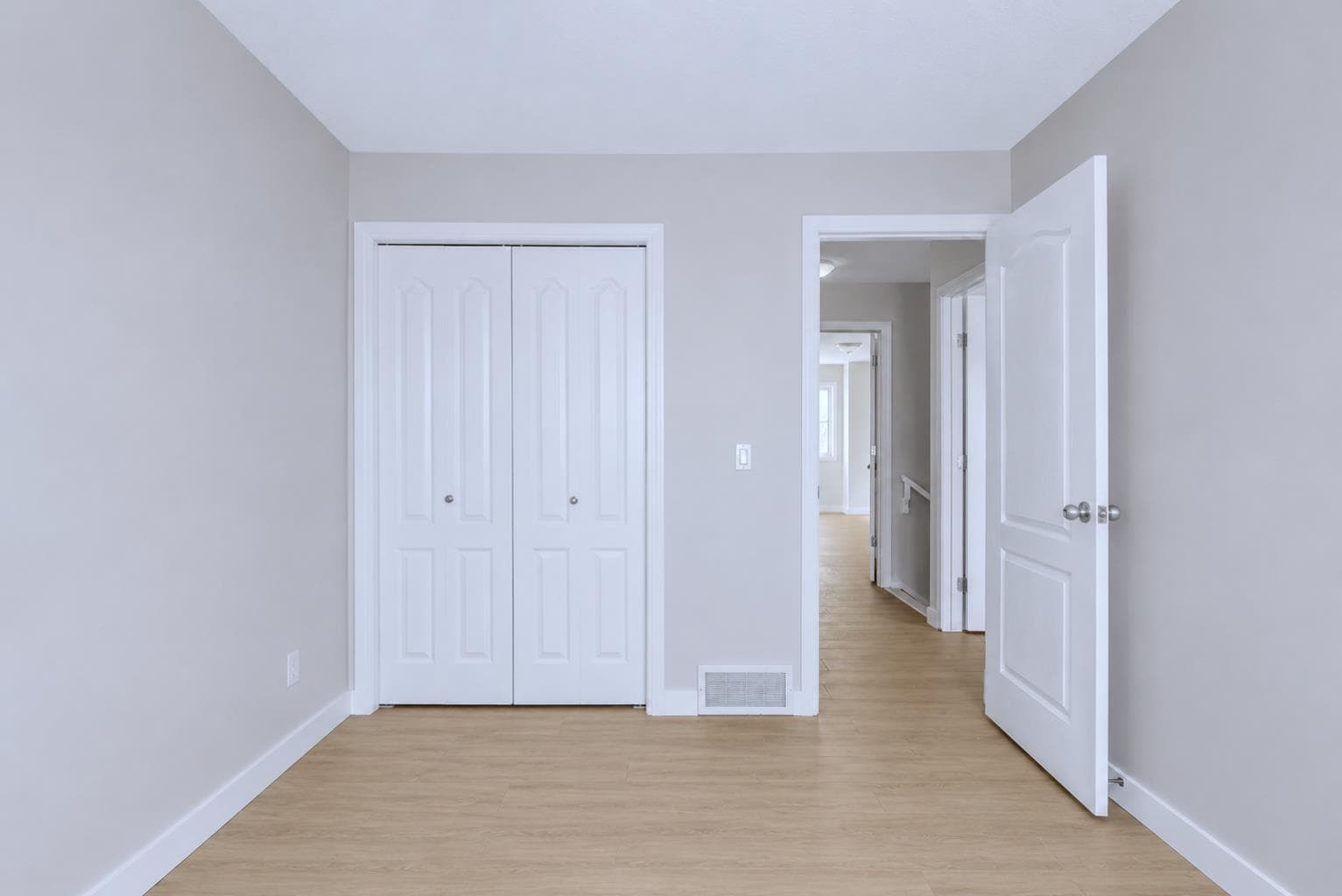 34 Royal Manor NW
