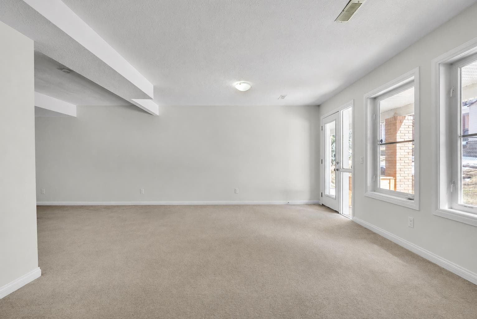 34 Royal Manor NW
