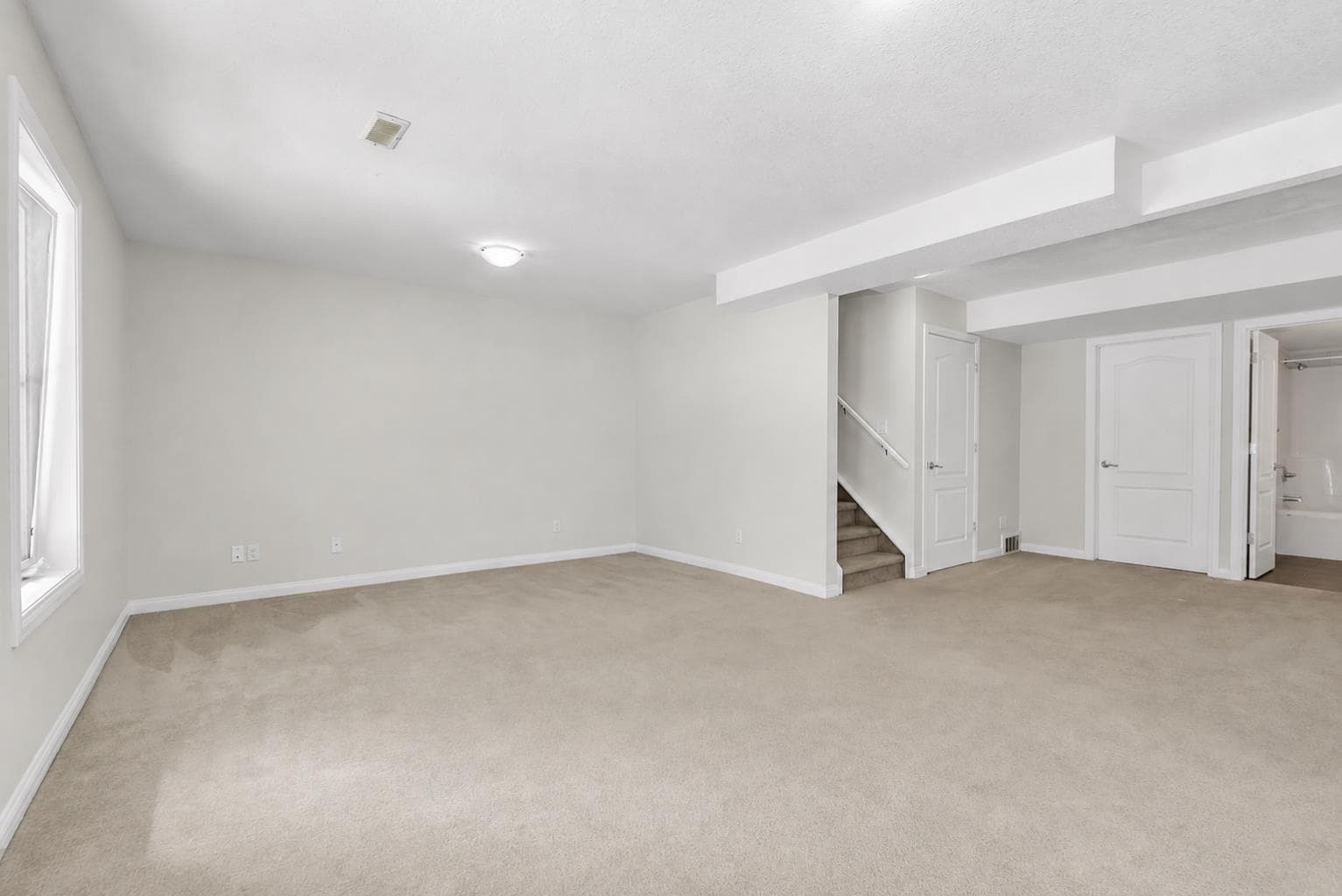 34 Royal Manor NW