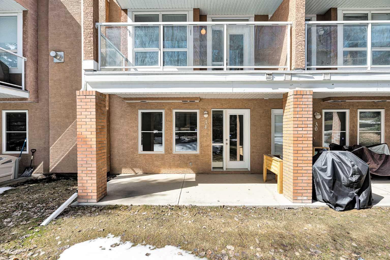 34 Royal Manor NW