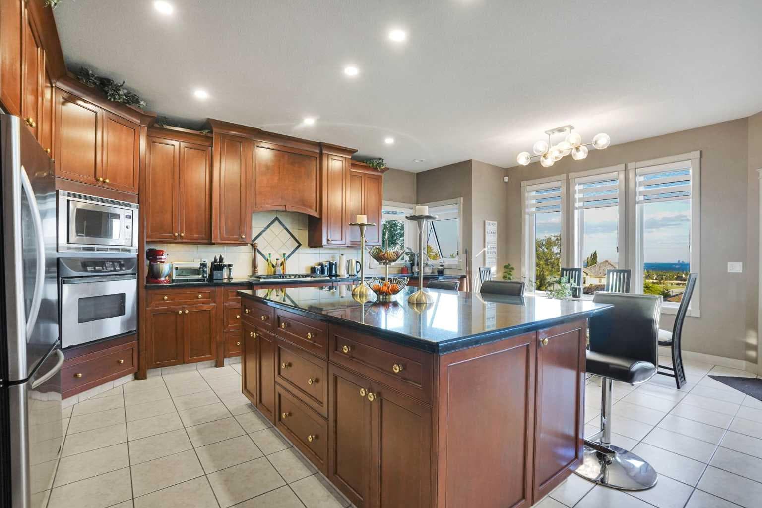 99 Arbour Vista Road NW