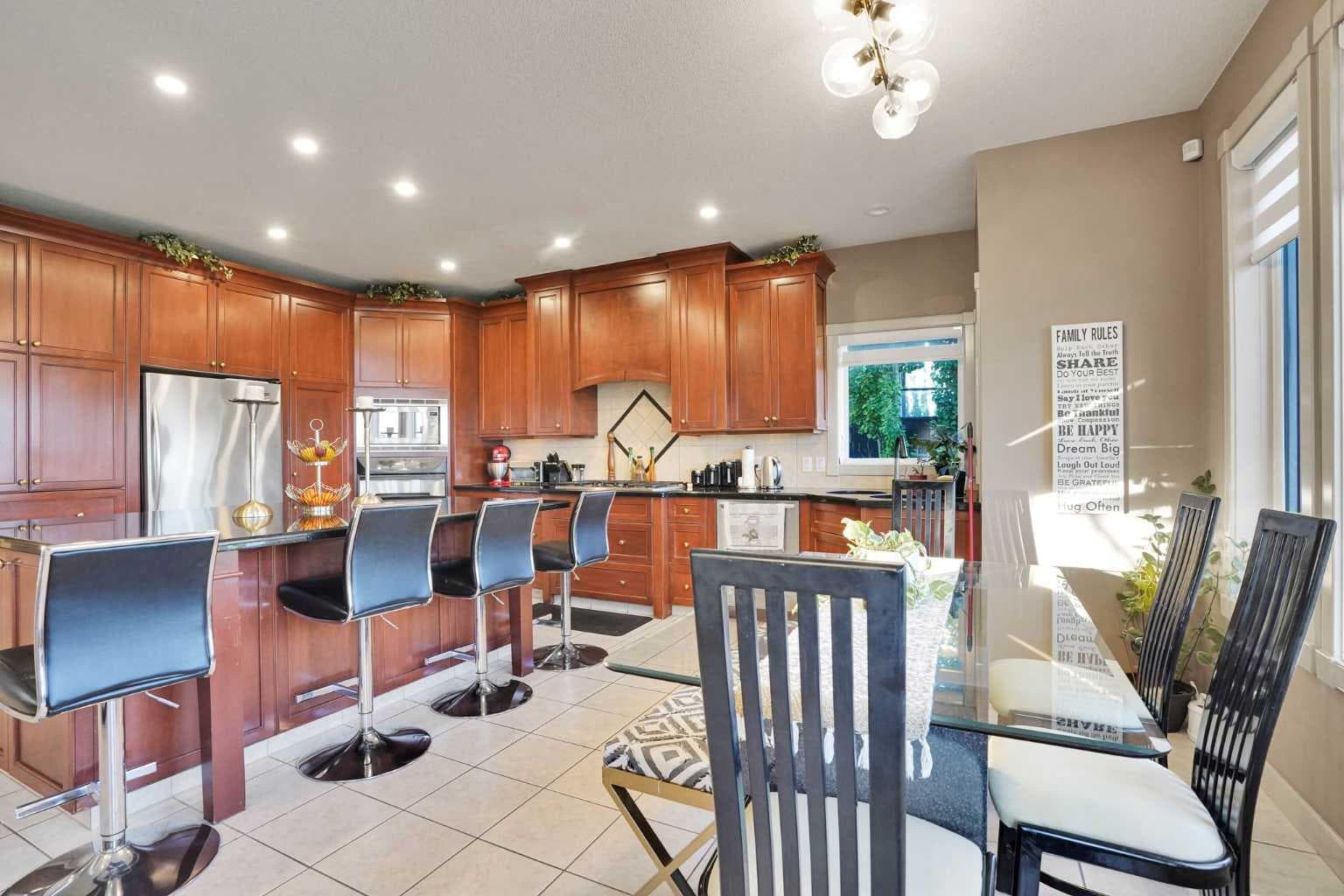 99 Arbour Vista Road NW