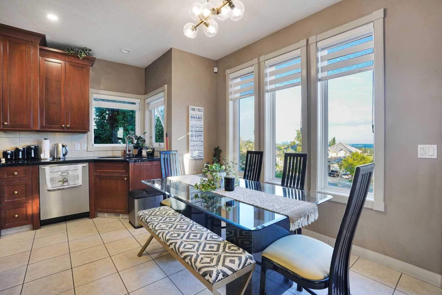 99 Arbour Vista Road NW
