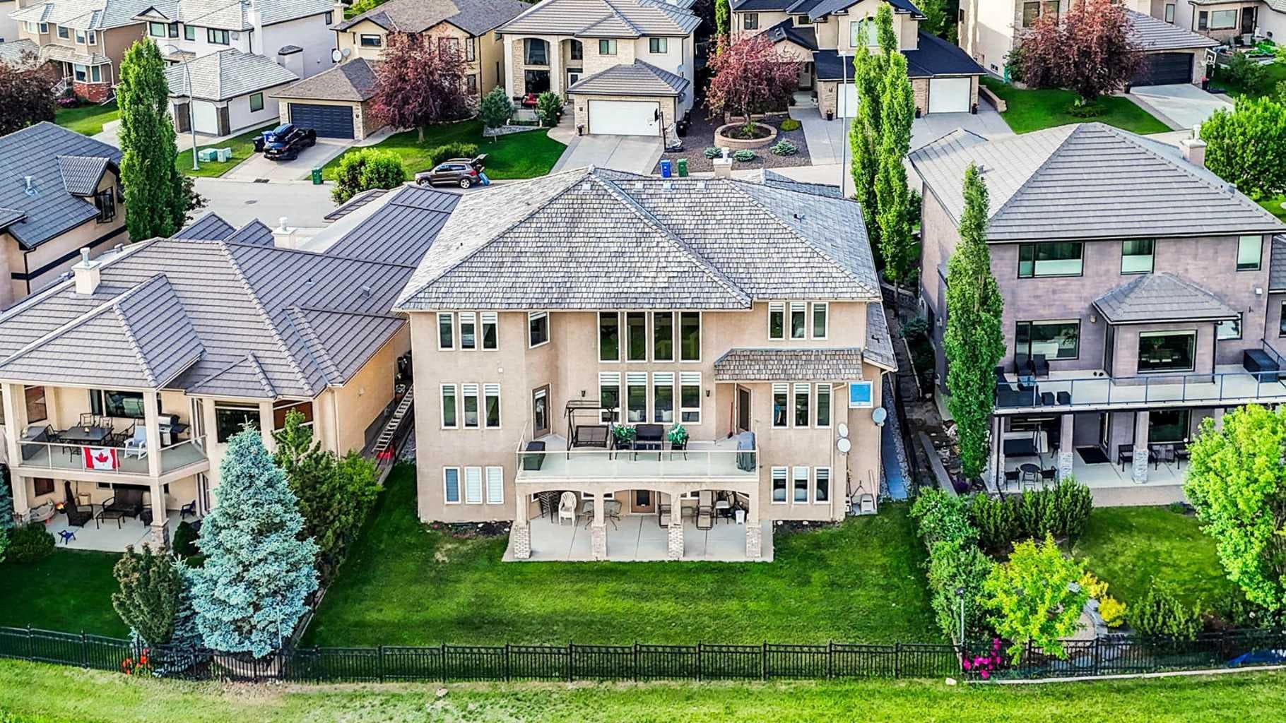 99 Arbour Vista Road NW