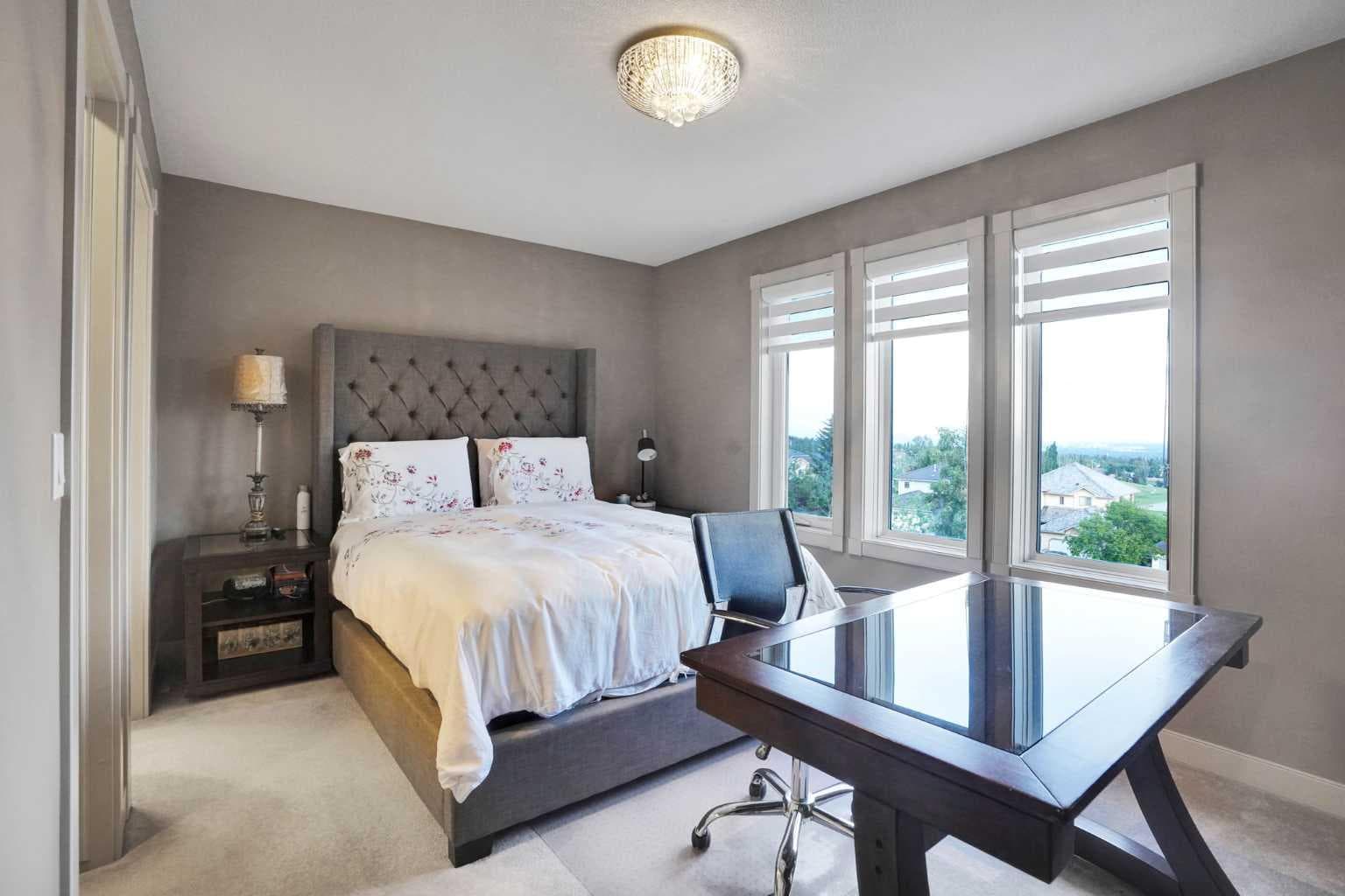 99 Arbour Vista Road NW