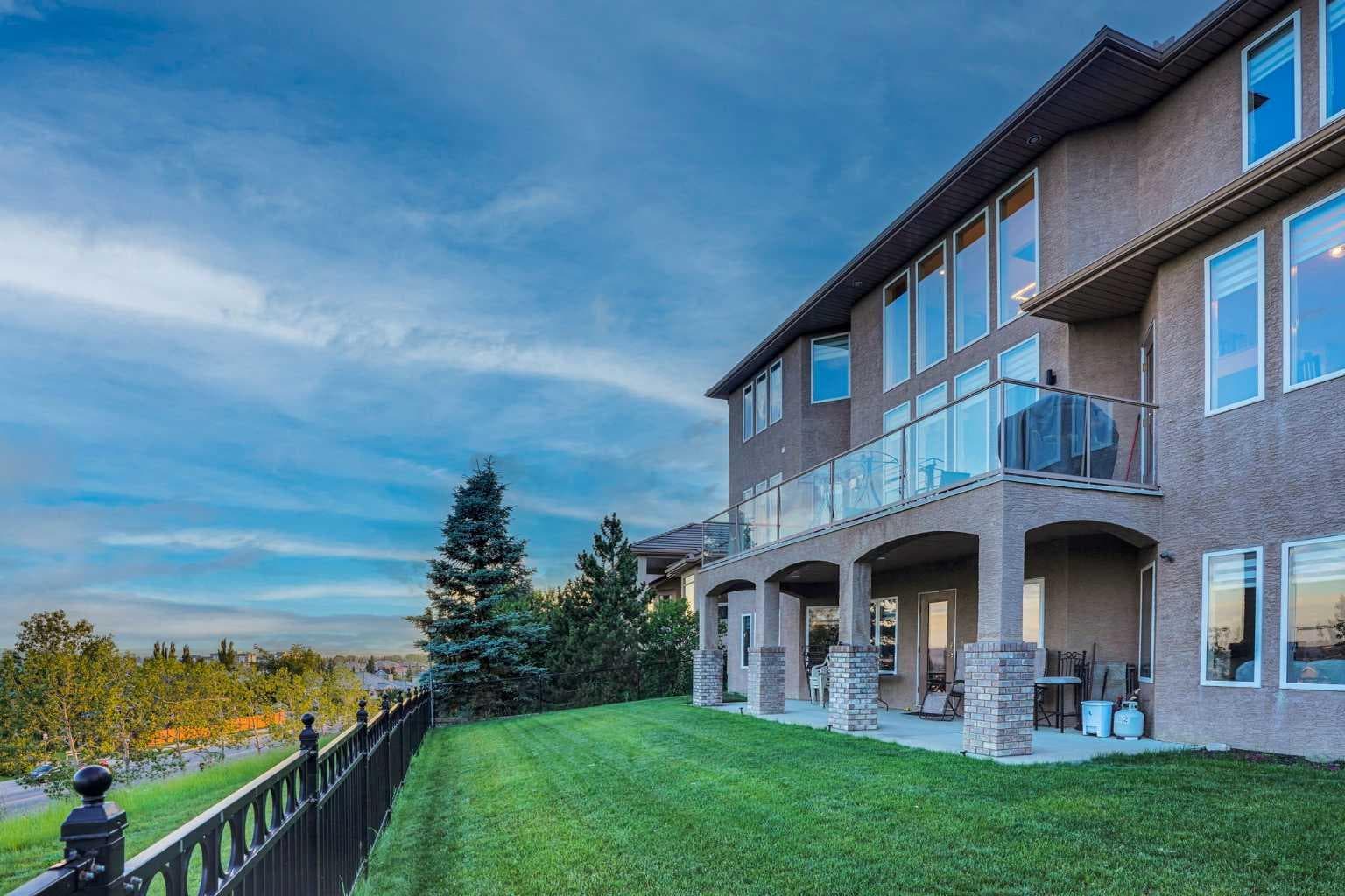 99 Arbour Vista Road NW