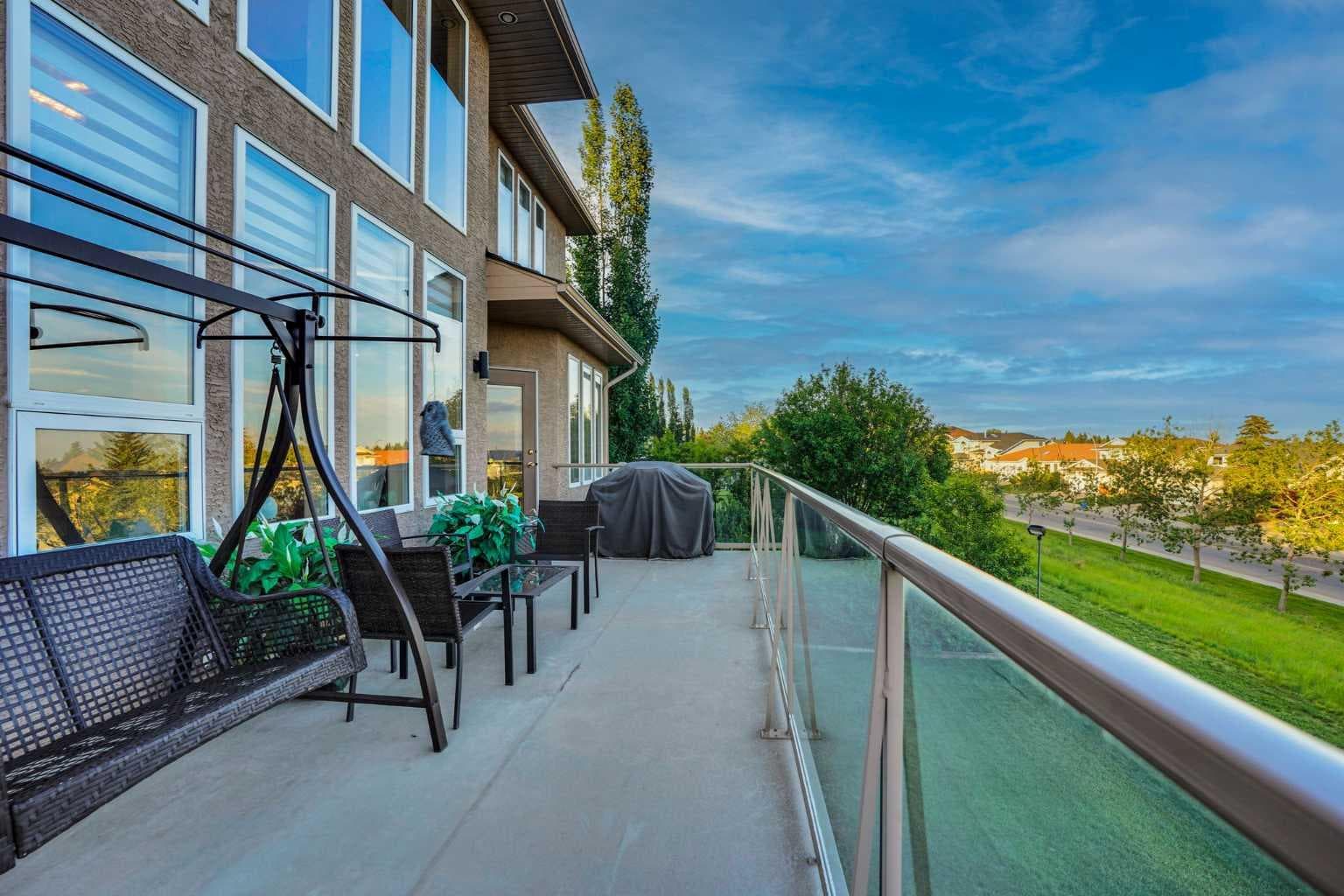 99 Arbour Vista Road NW