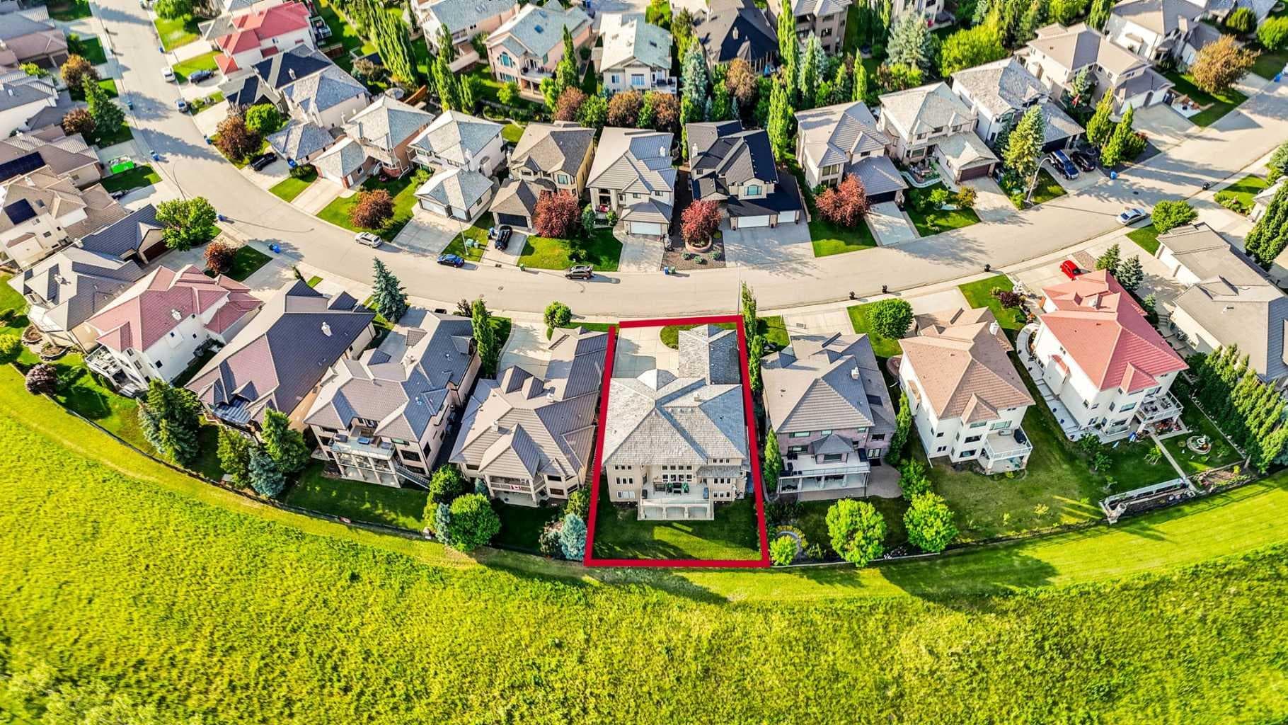 99 Arbour Vista Road NW