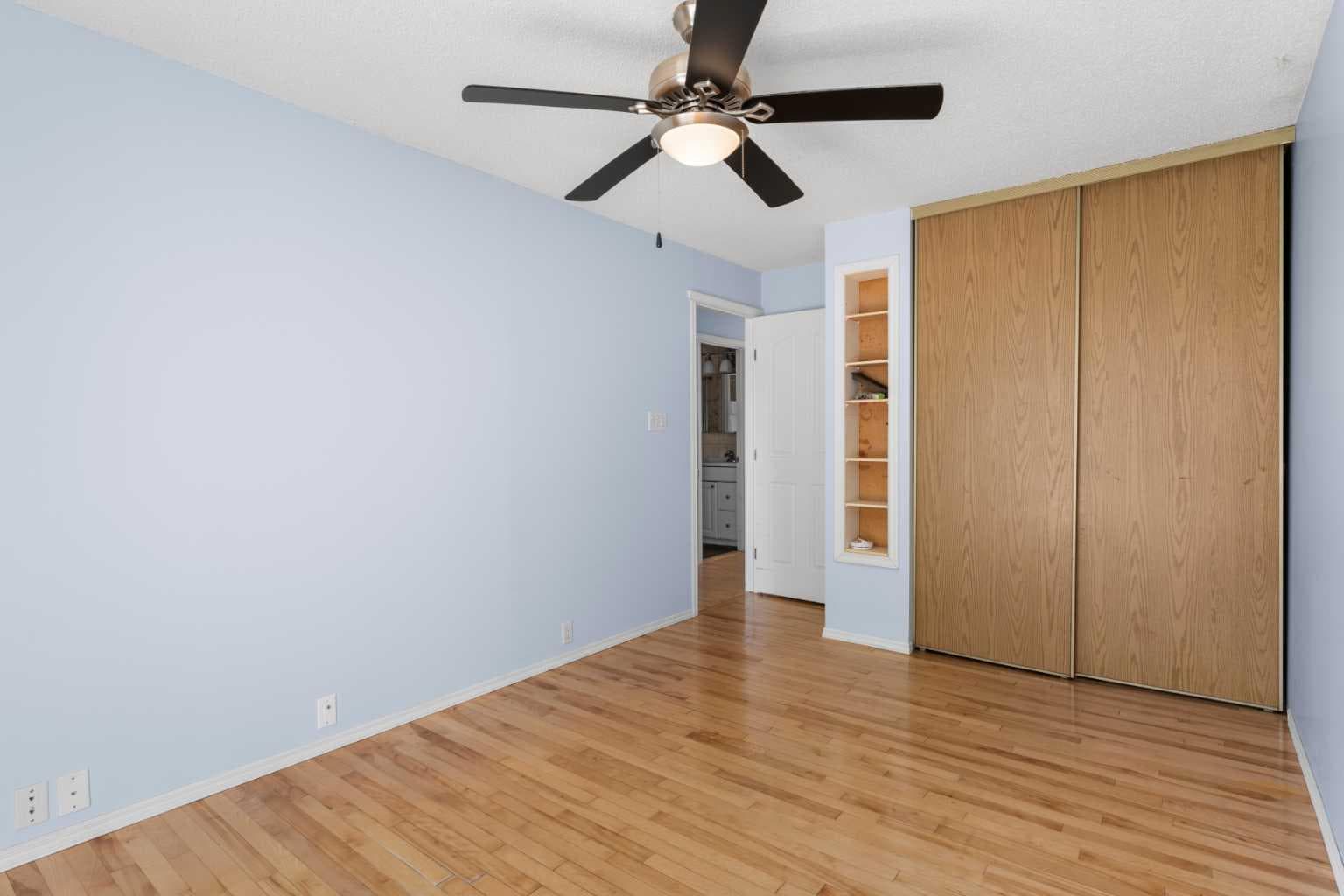 27 Elk Hill SE