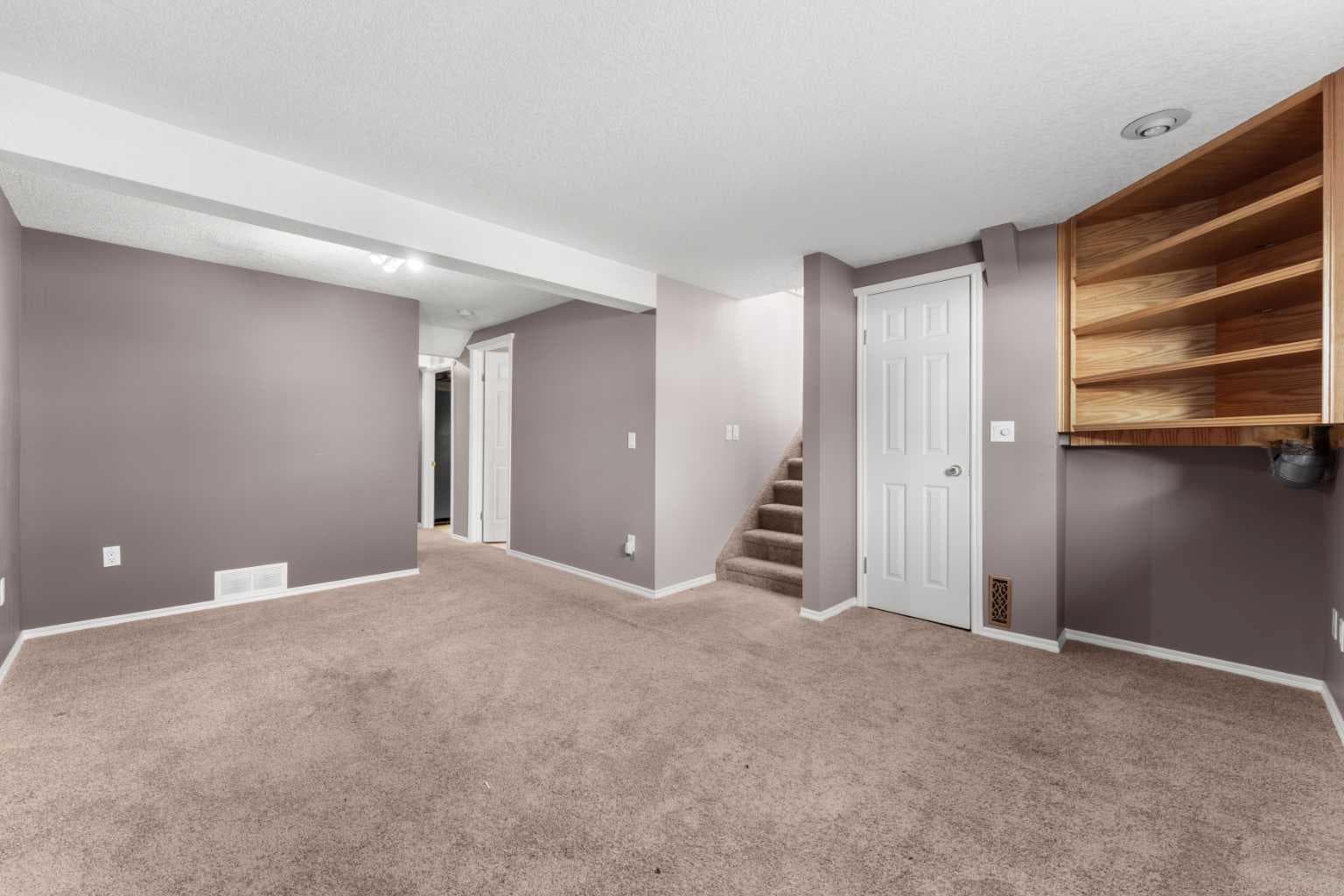 27 Elk Hill SE