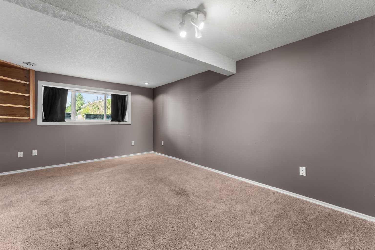 27 Elk Hill SE