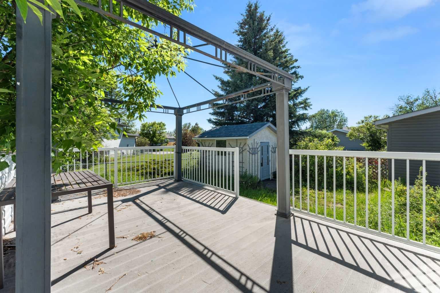 27 Elk Hill SE
