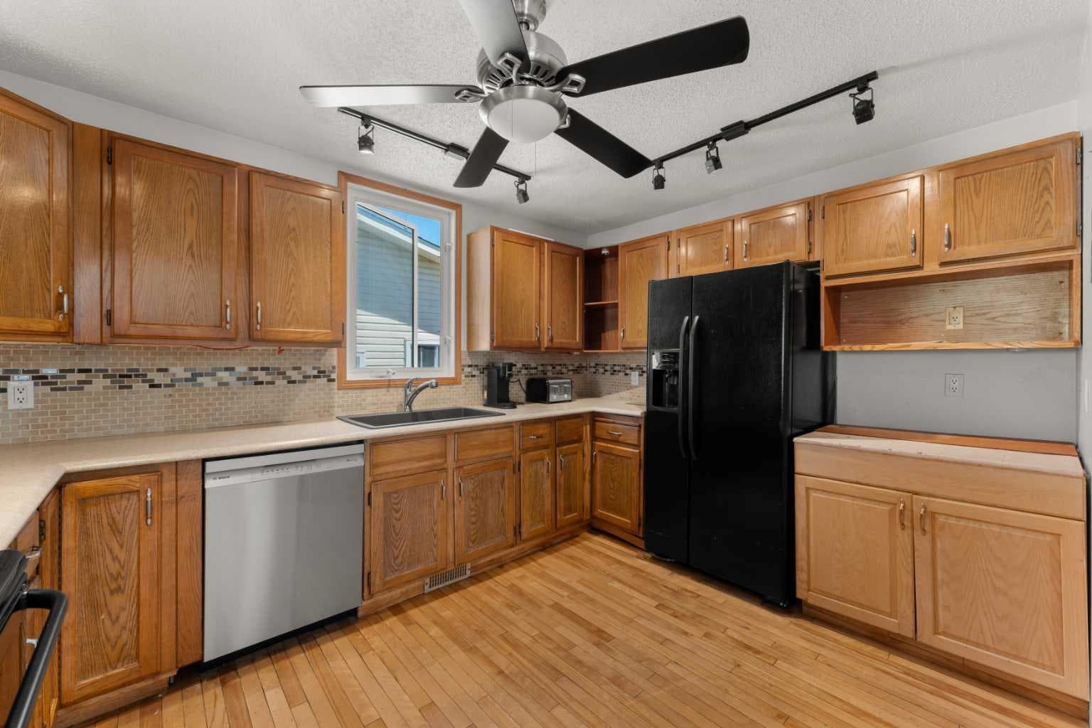 27 Elk Hill SE