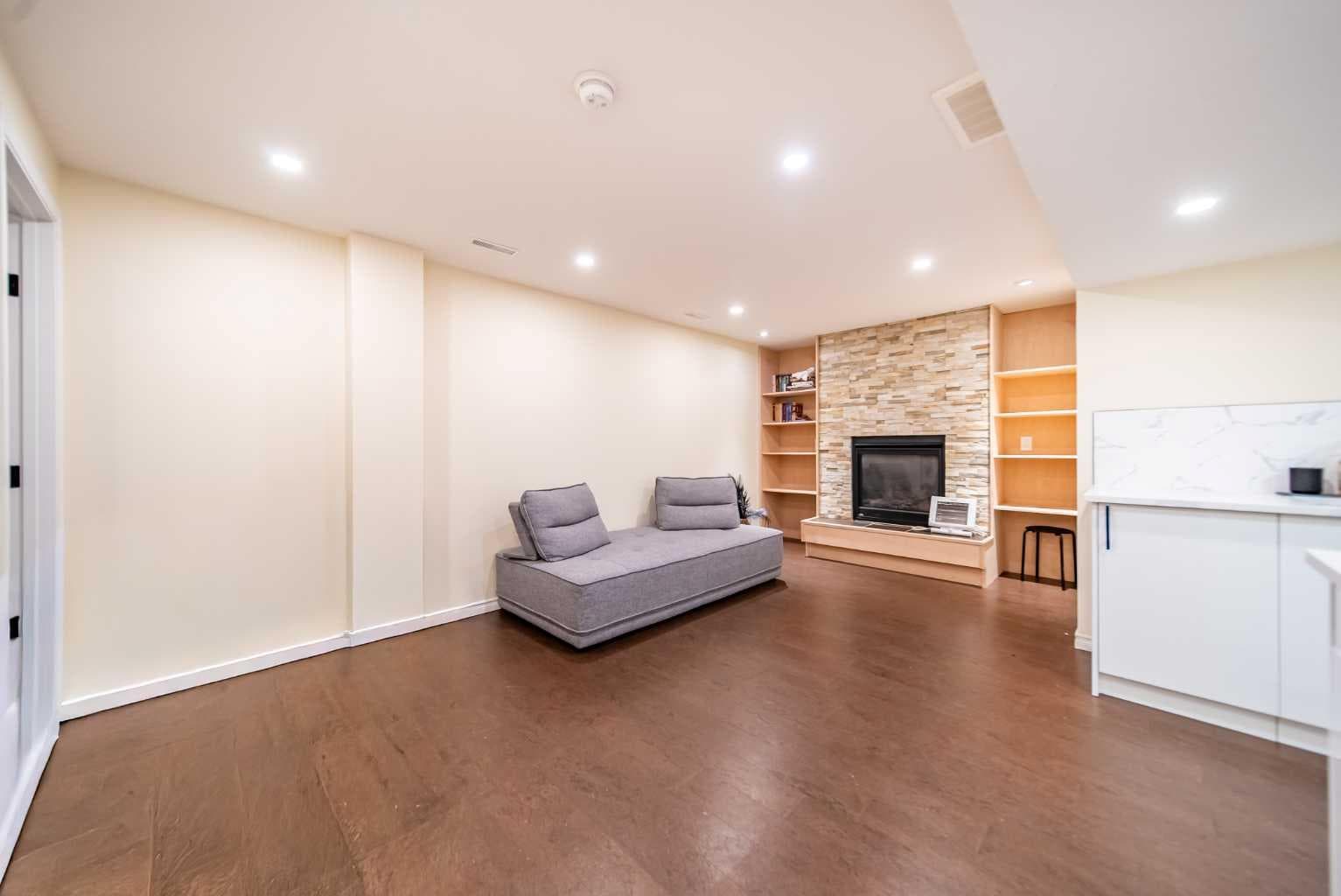 503 Windbrook Heights SW