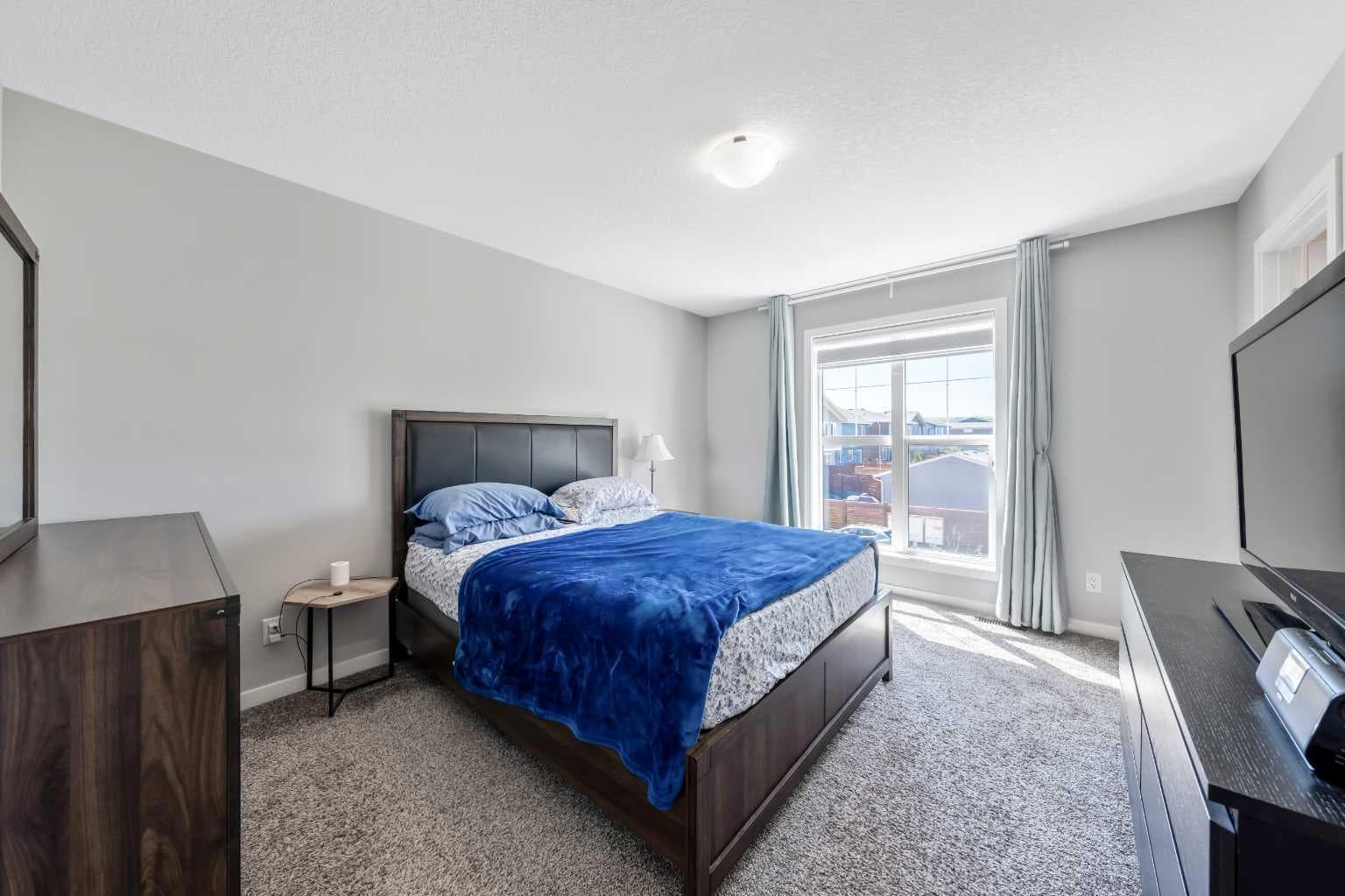 384 Chinook Gate Close SW