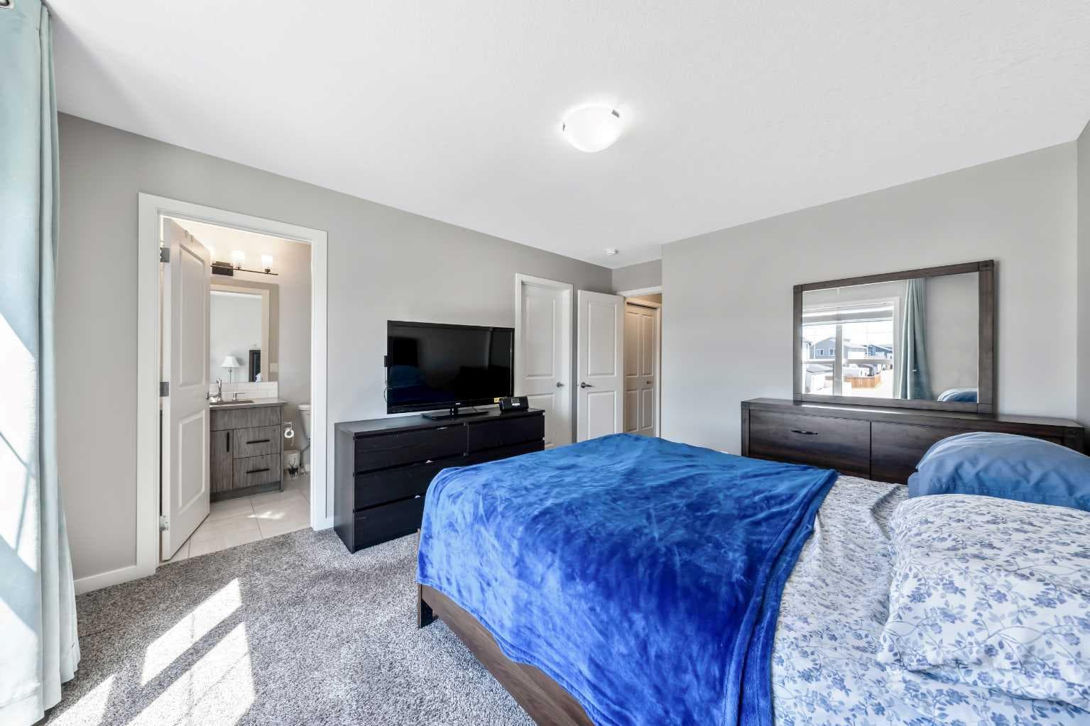 384 Chinook Gate Close SW