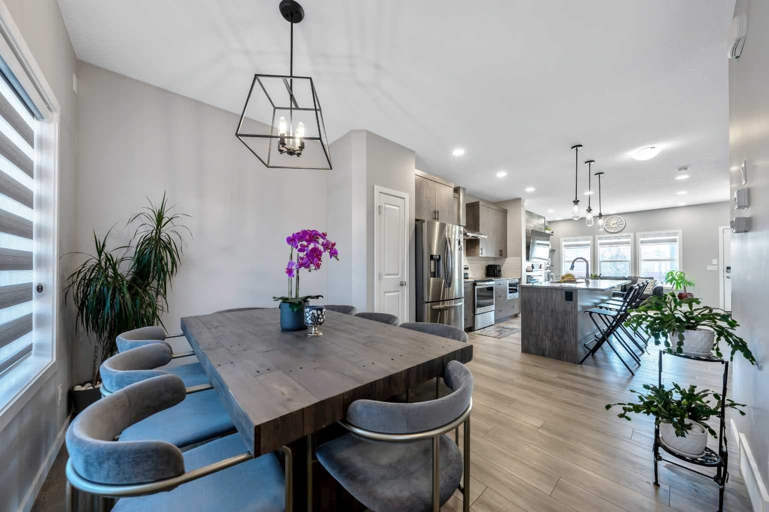 384 Chinook Gate Close SW