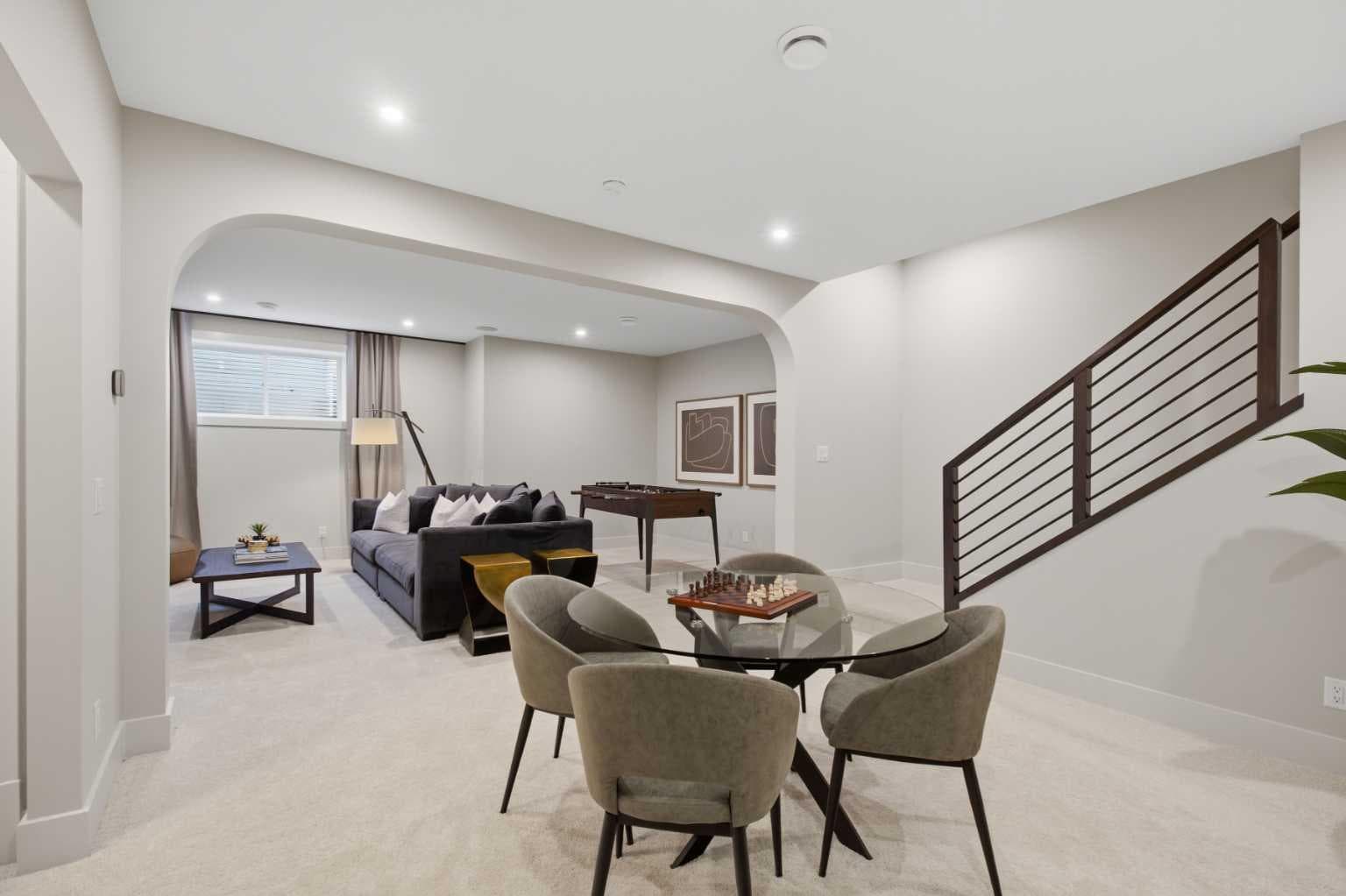 364 Greenwich Drive NW
