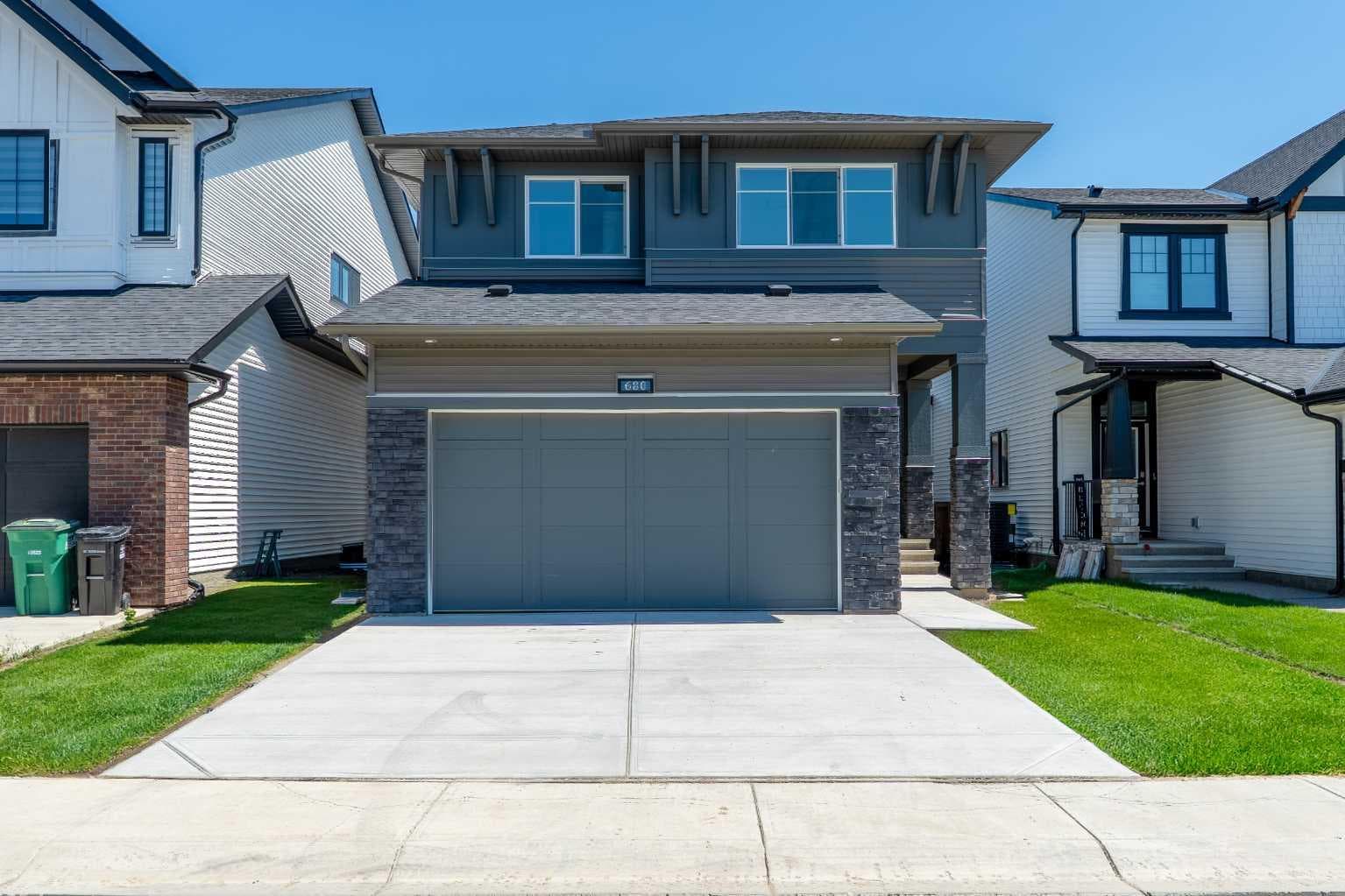 680 Coopers Crescent SW