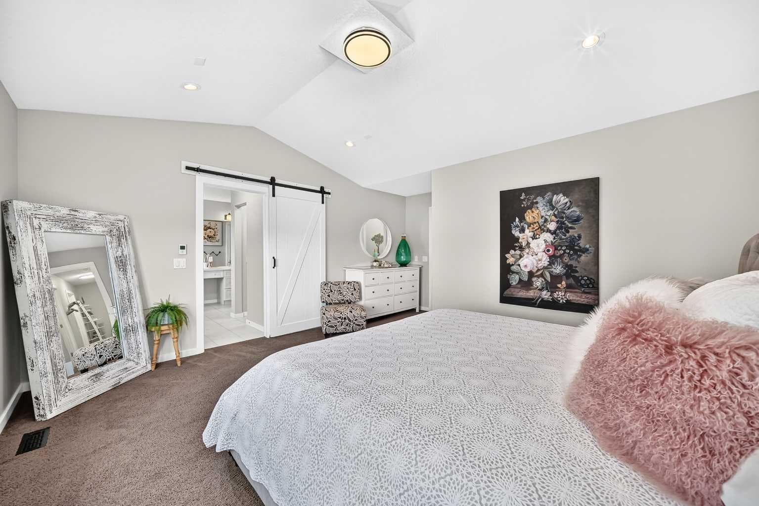 145 Kinniburgh Gardens 