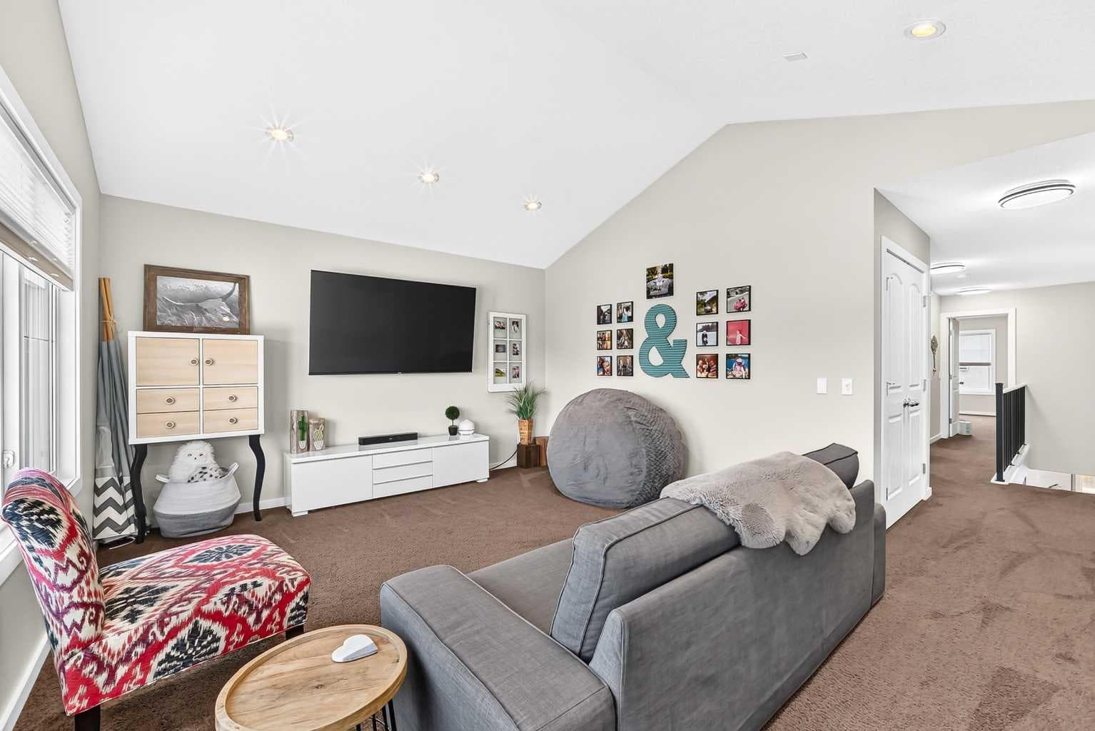 145 Kinniburgh Gardens 