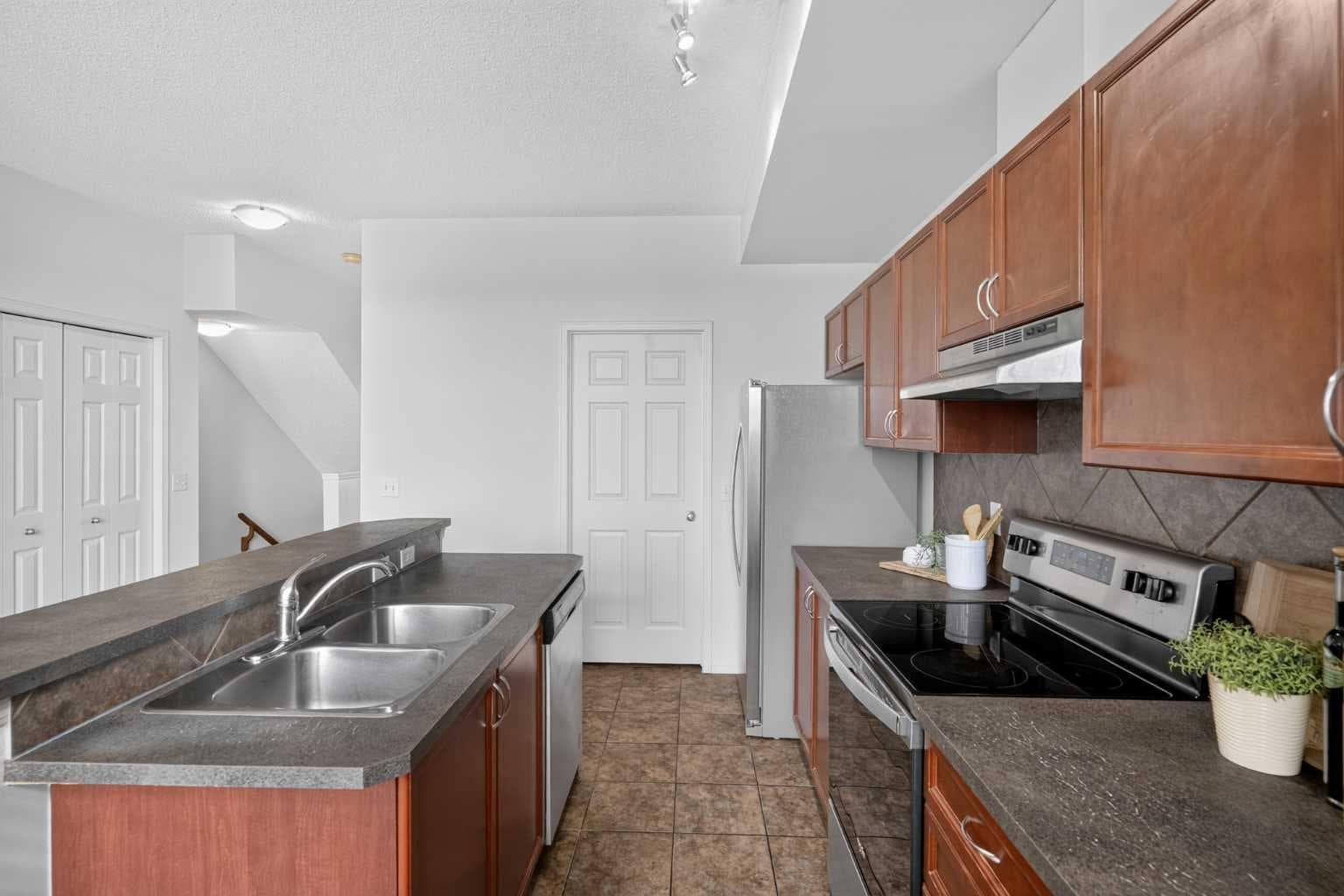 21, 43 Springborough Boulevard SW