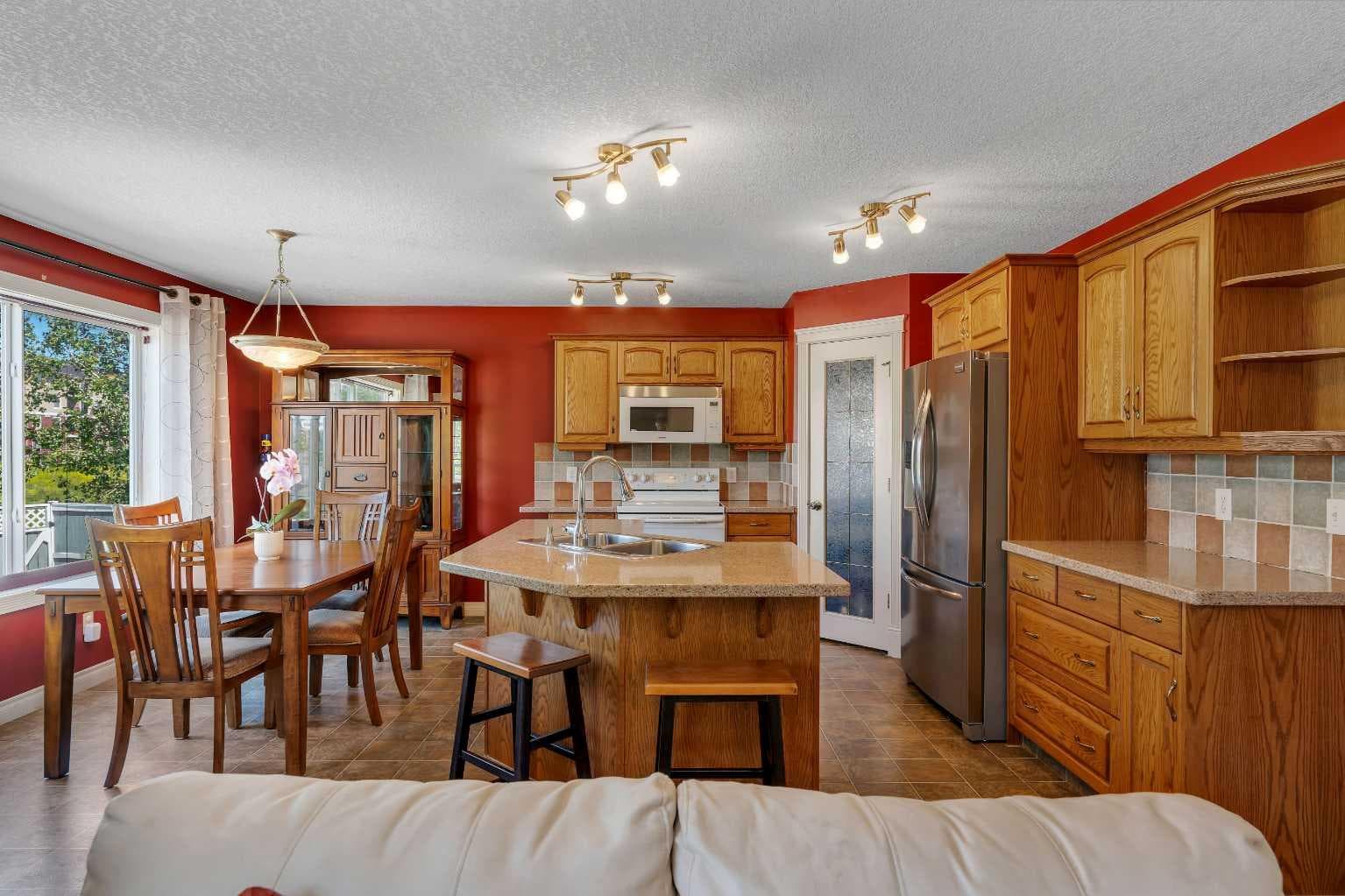 84 Willowbrook Crescent NW
