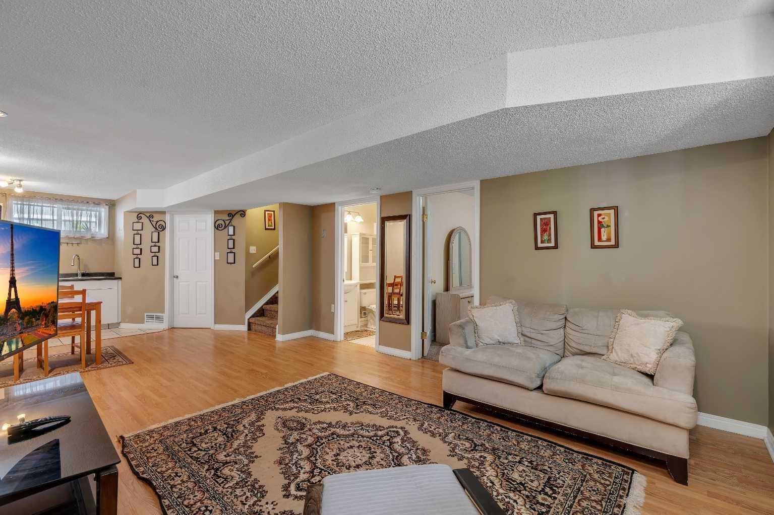 84 Willowbrook Crescent NW