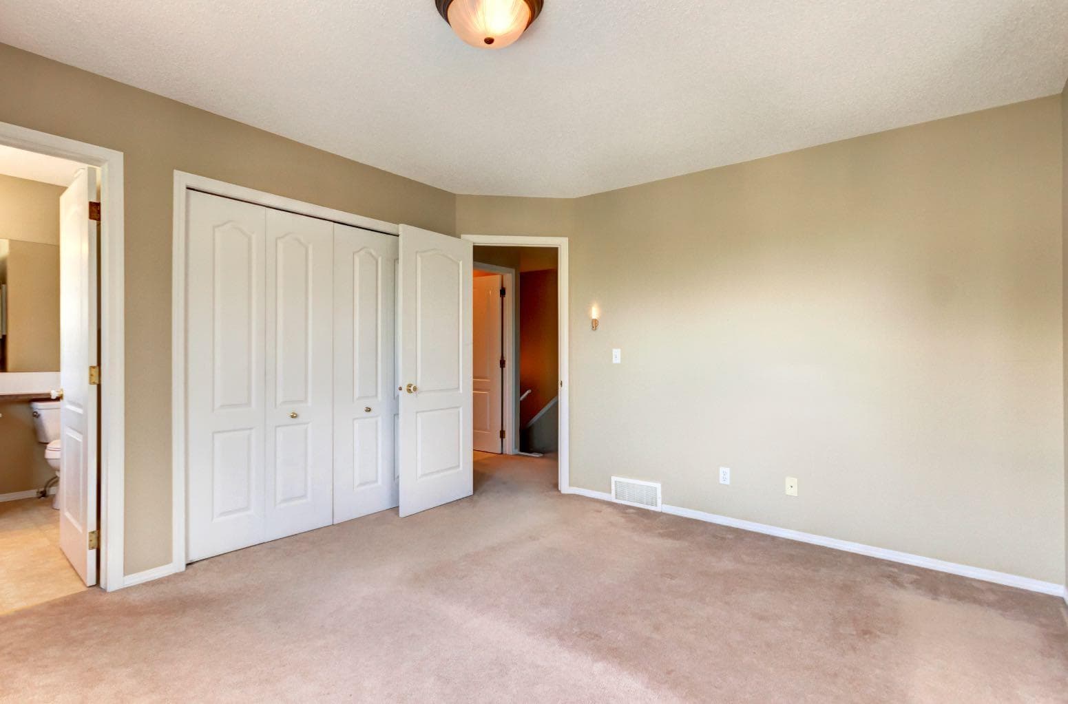 3, 823 Wilson Way 