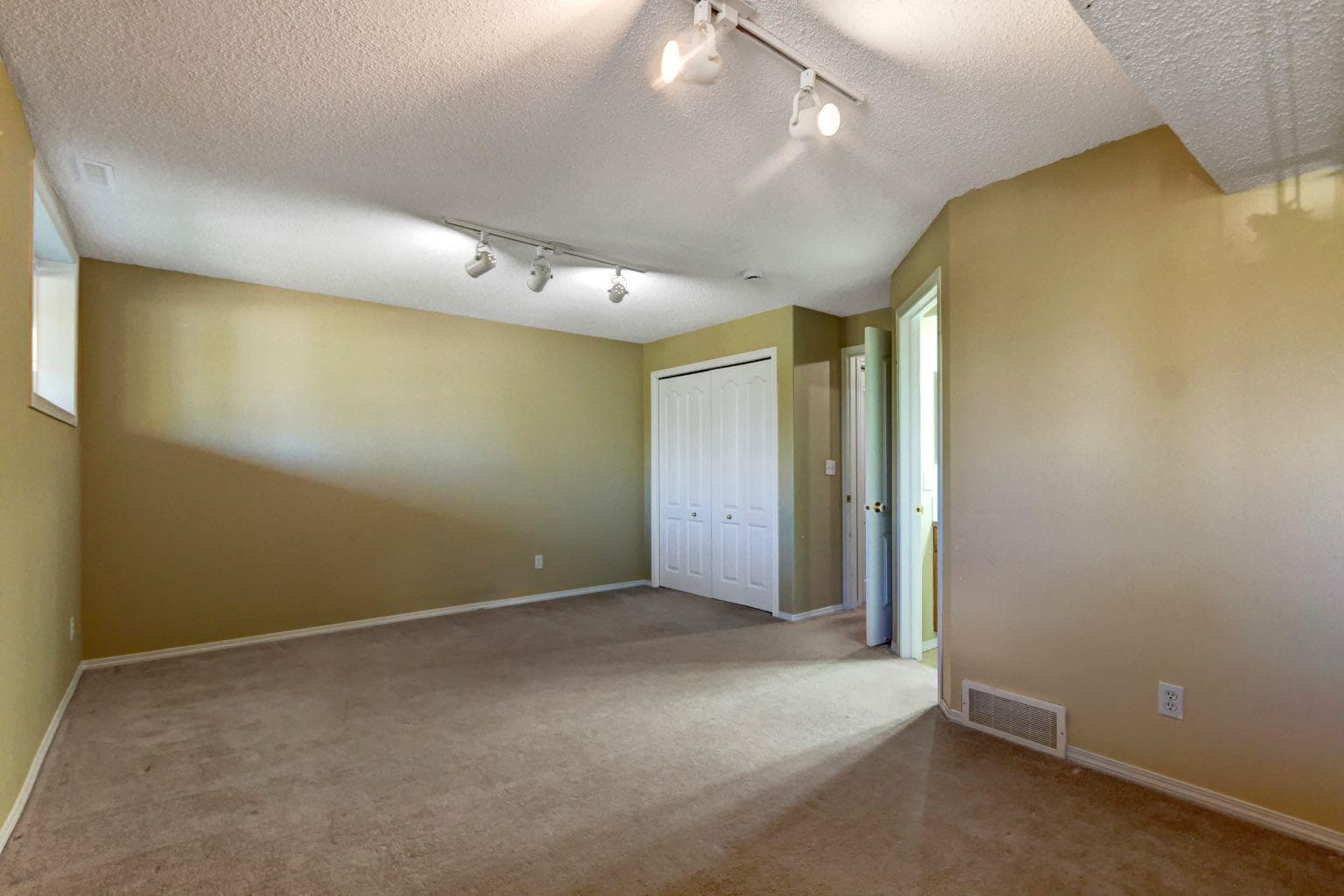 3, 823 Wilson Way 