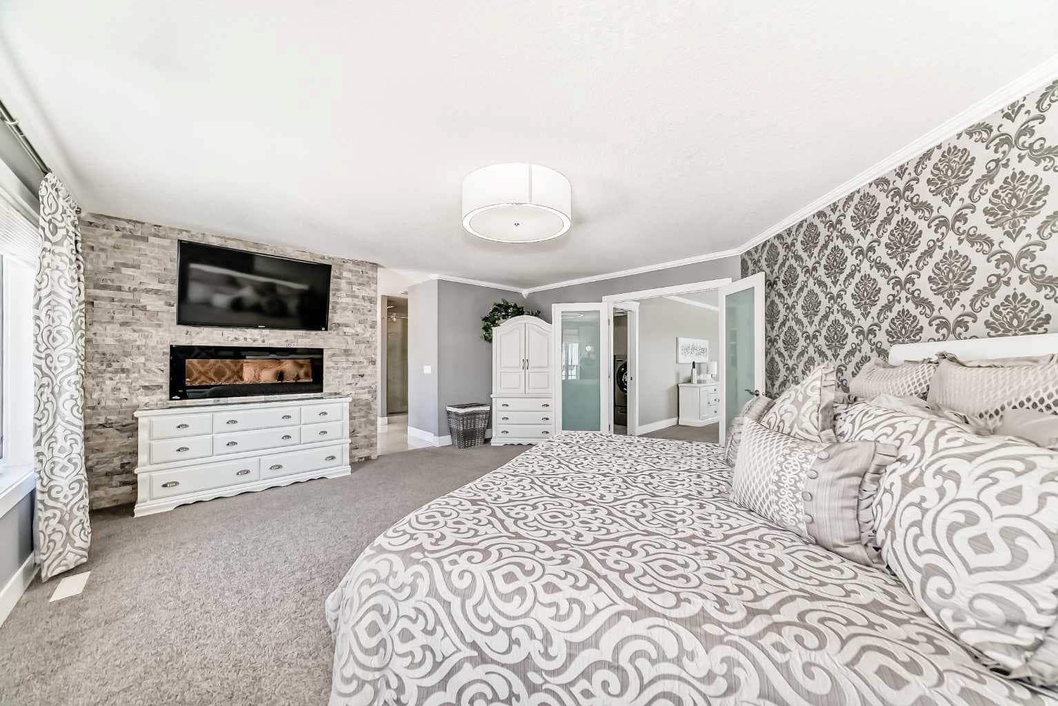 120 KINNIBURGH Circle 