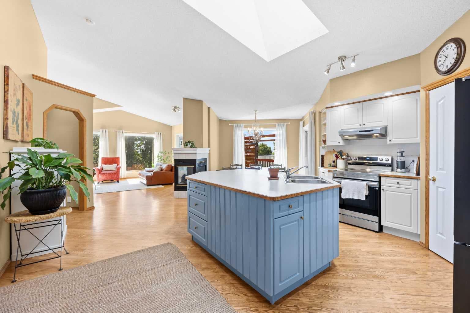 315 Rocky Ridge Bay NW