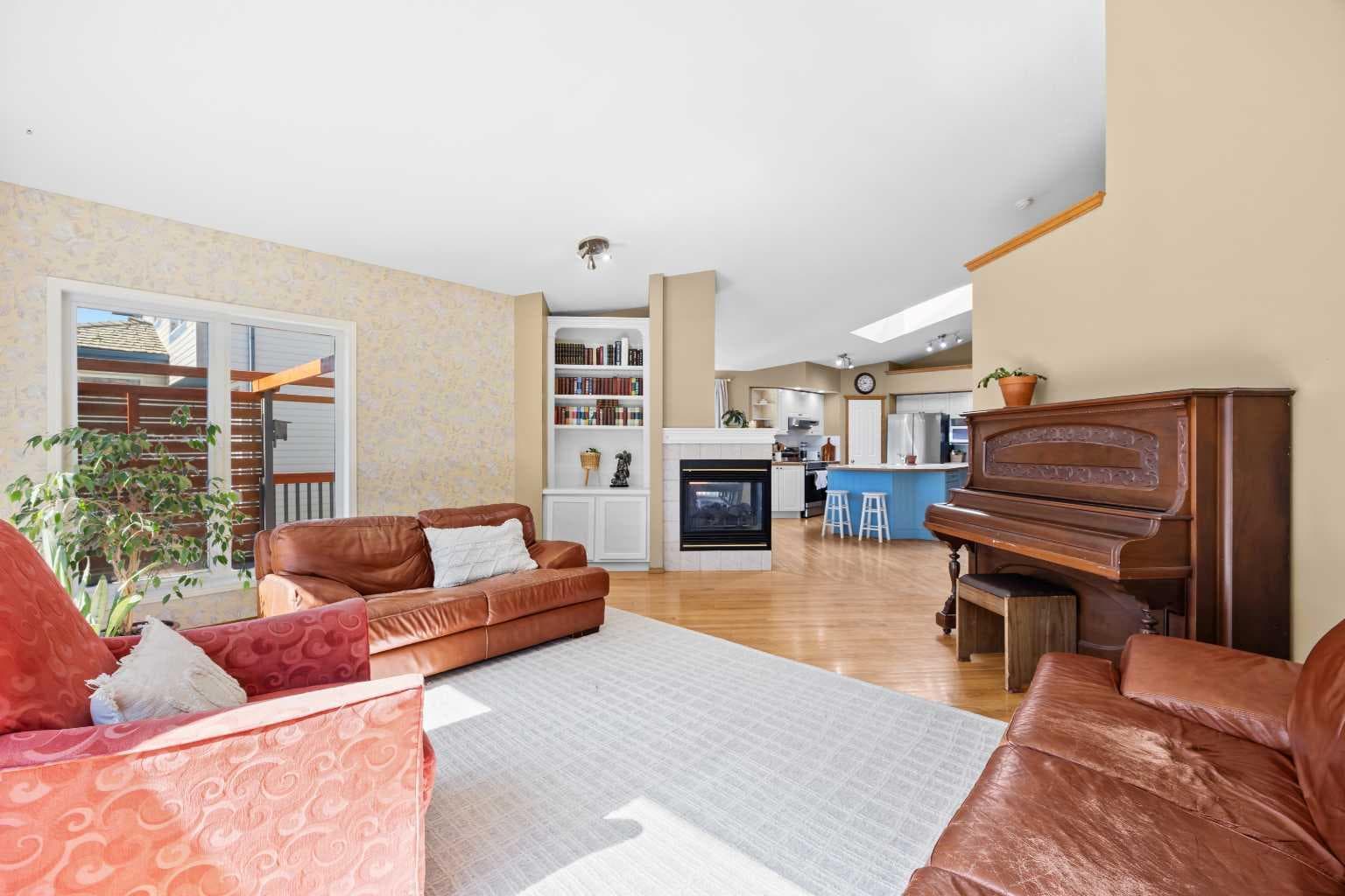 315 Rocky Ridge Bay NW