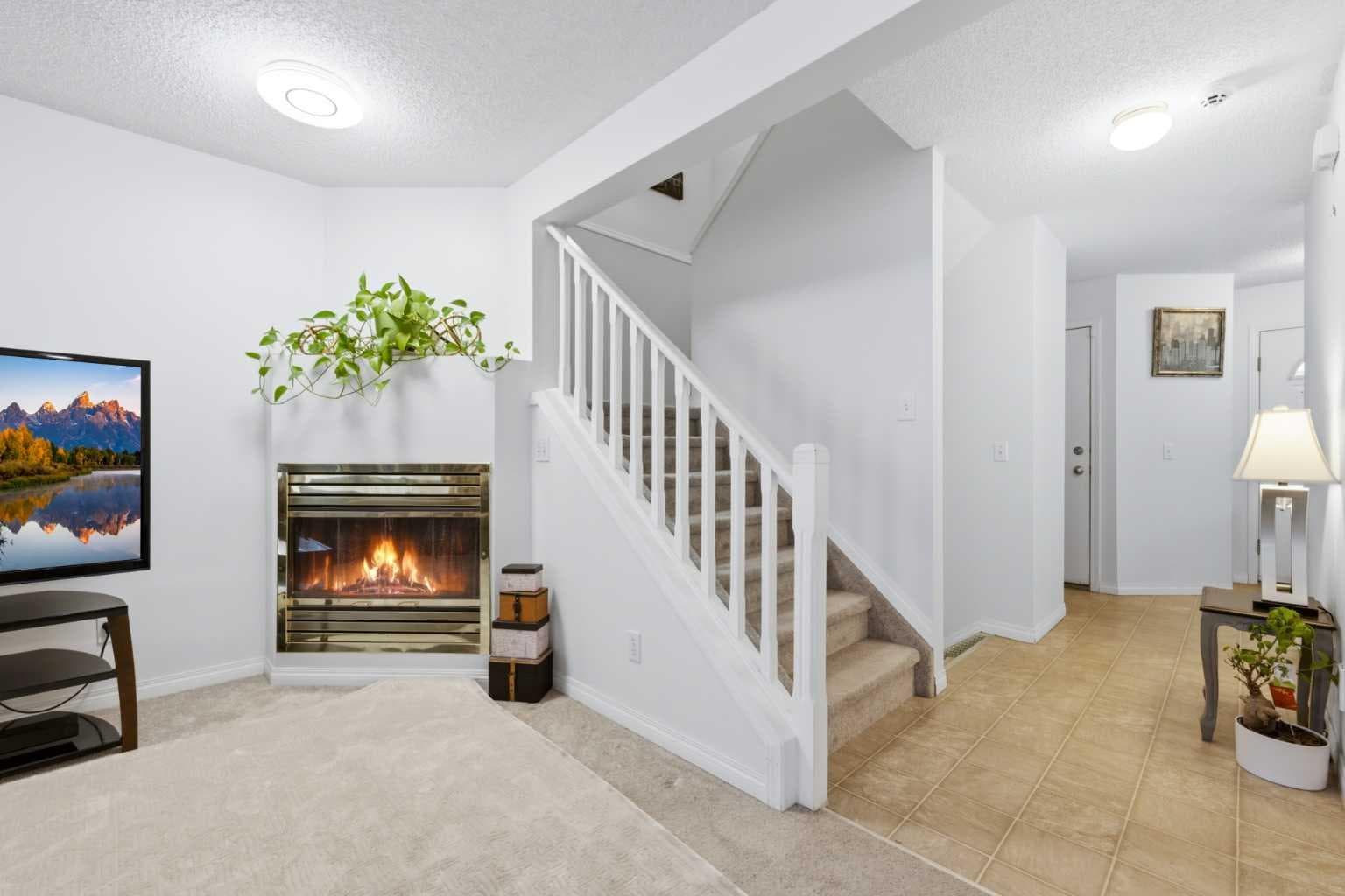 92, 388 Sandarac Drive NW