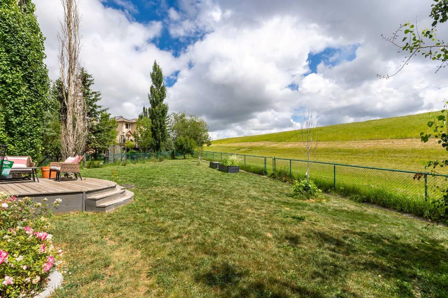 81 Royal Crest Terrace NW