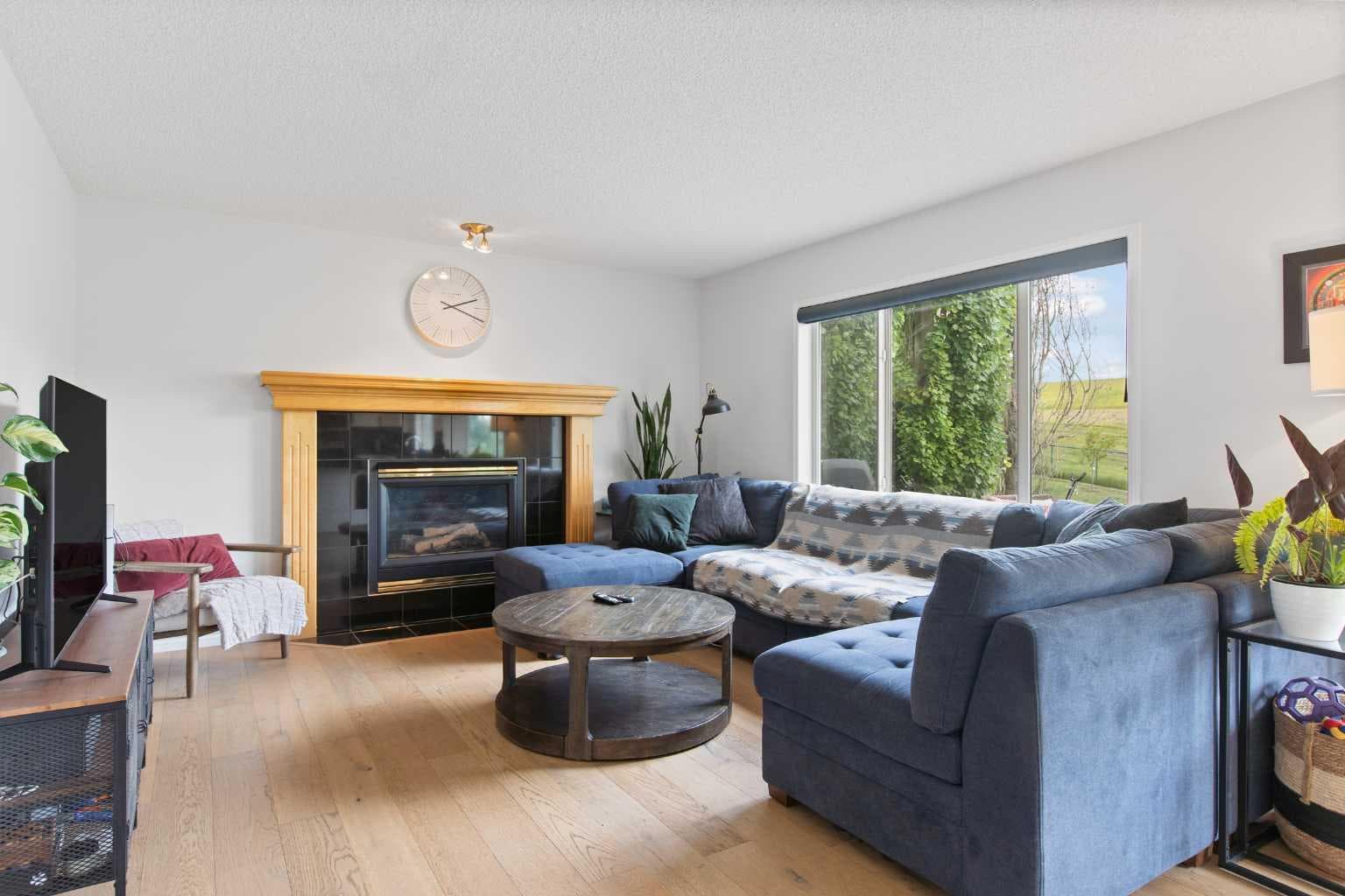 81 Royal Crest Terrace NW