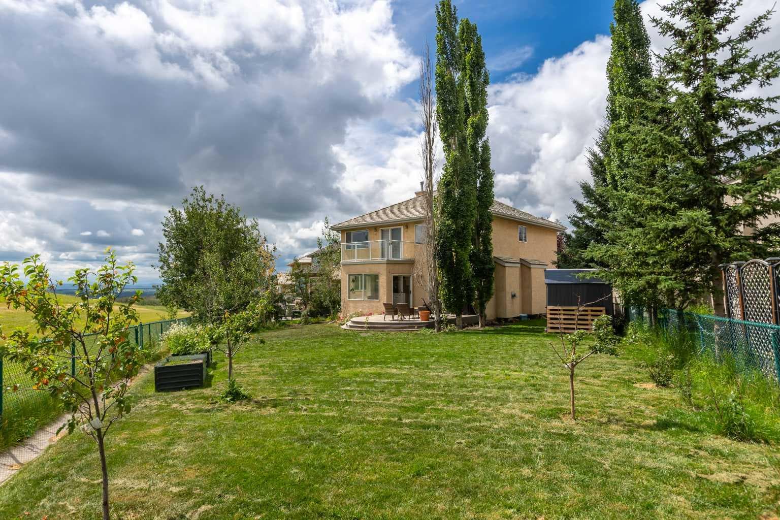 81 Royal Crest Terrace NW