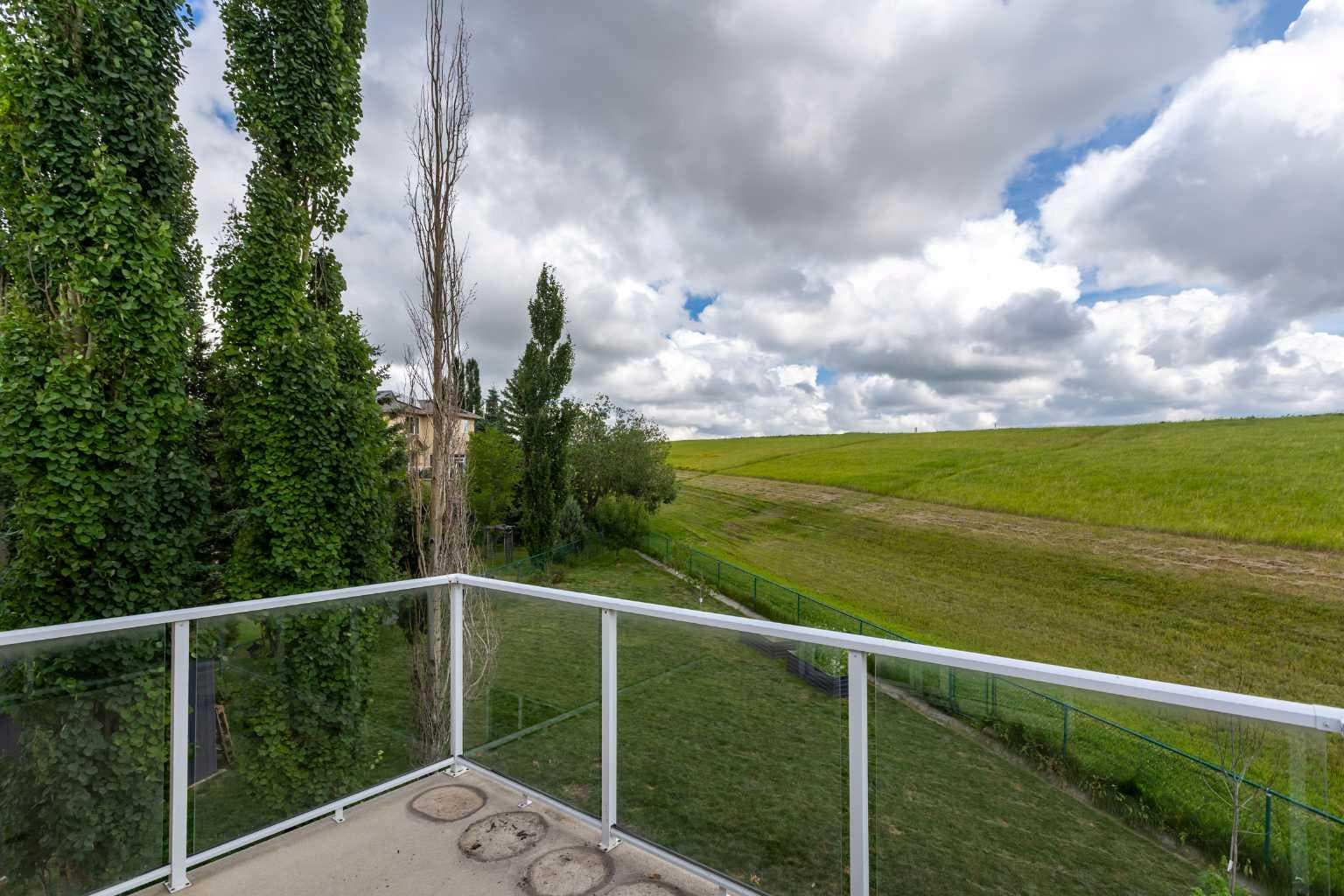 81 Royal Crest Terrace NW